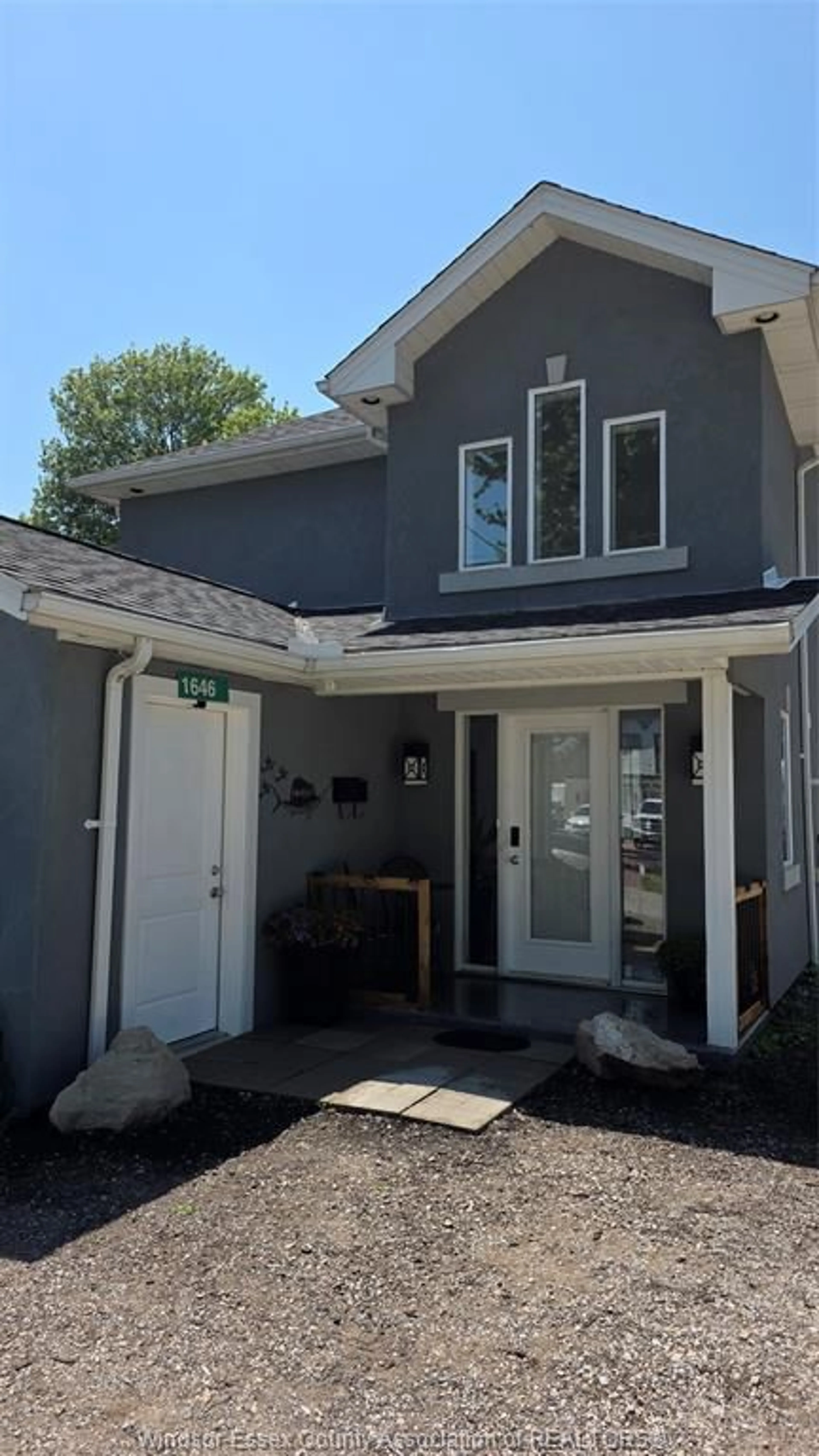 Home with vinyl exterior material, street for 1646 PARK, Amherstburg Ontario N9V 1V7