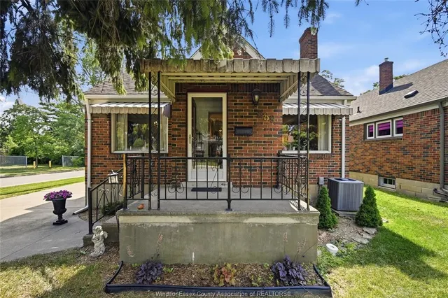 889 PATRICE Dr, Windsor 3
