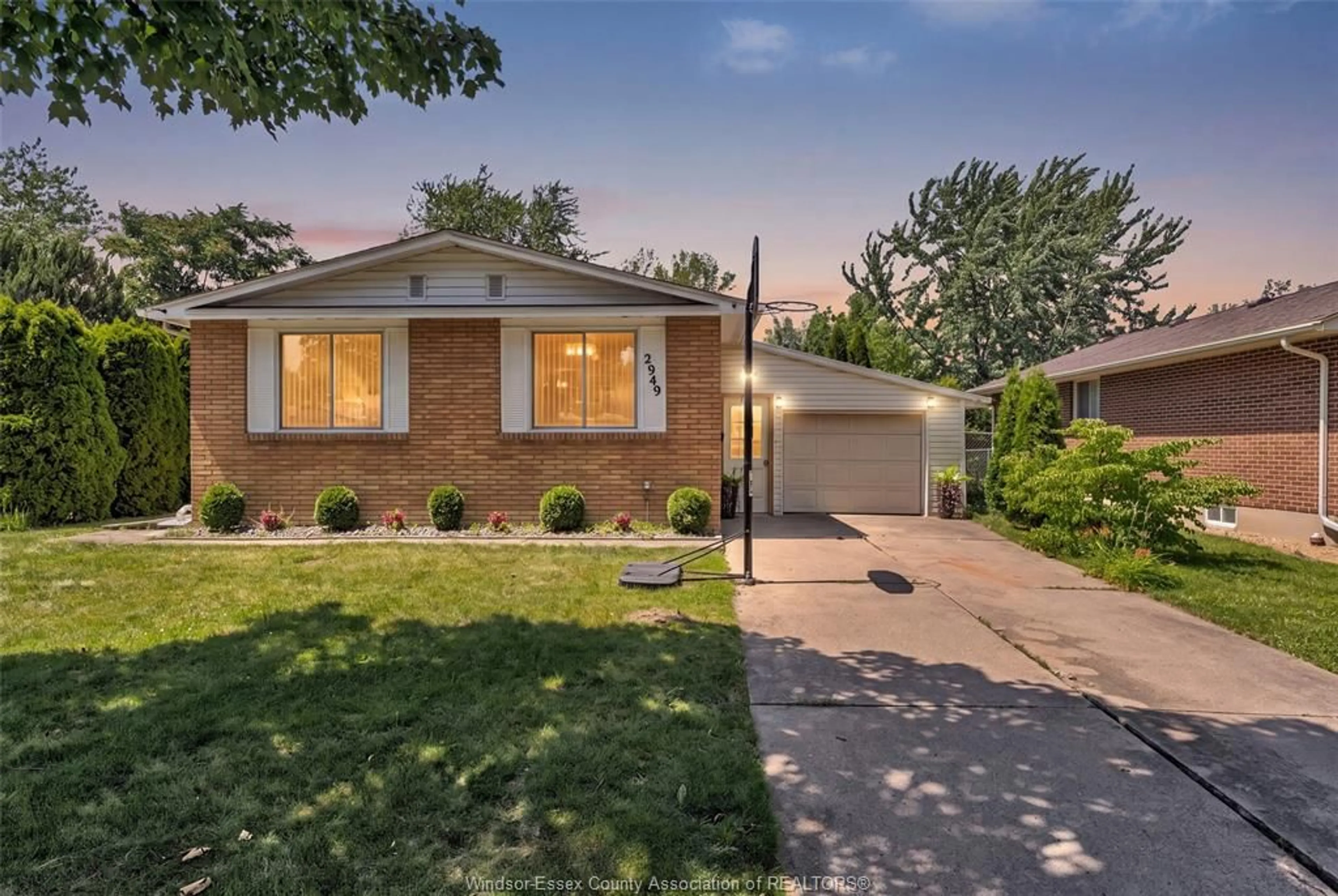 Home with brick exterior material, street for 2949 BRIMLEY Dr, Windsor Ontario N8R 1L9