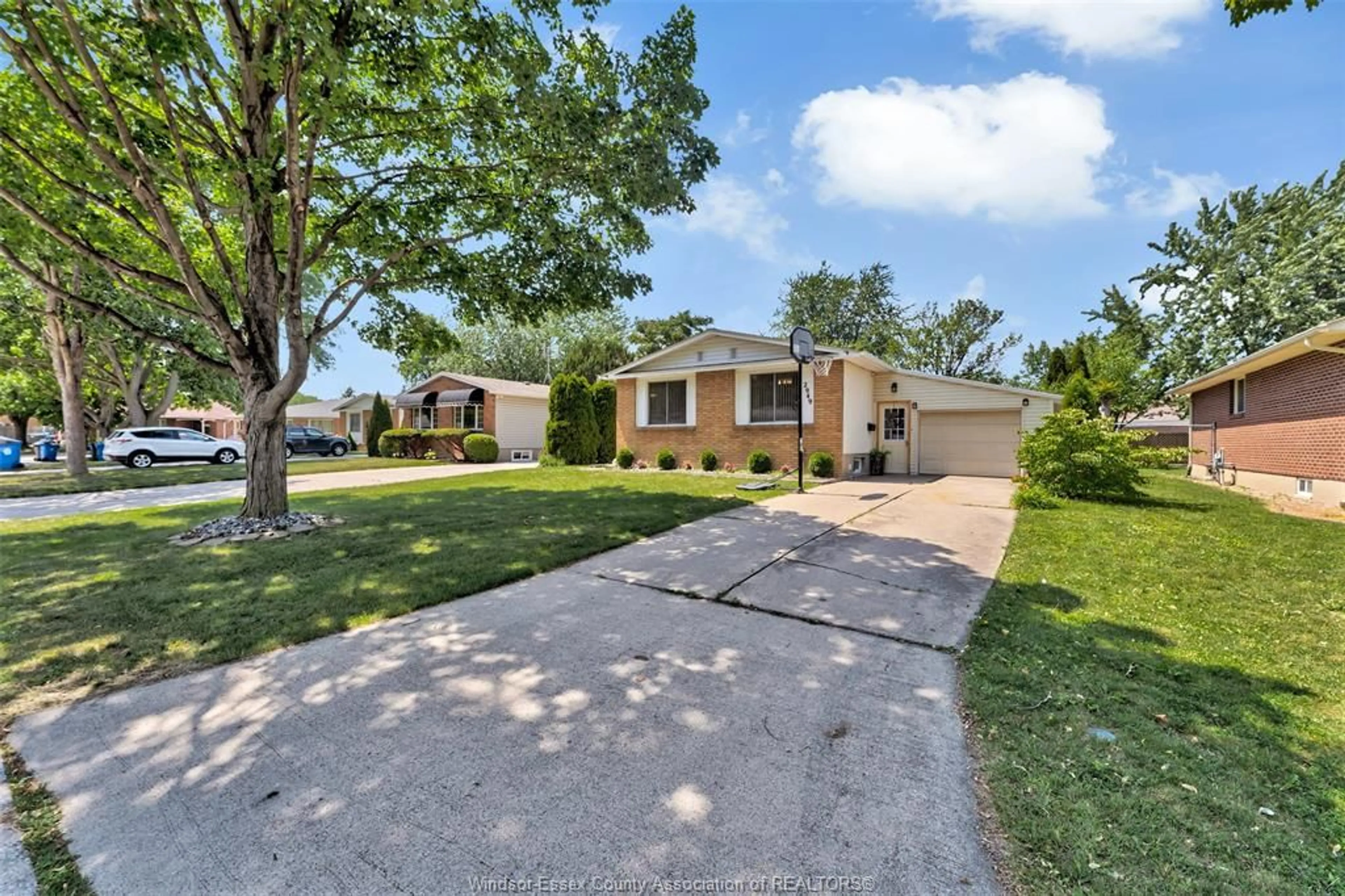 Unknown for 2949 BRIMLEY Dr, Windsor Ontario N8R 1L9