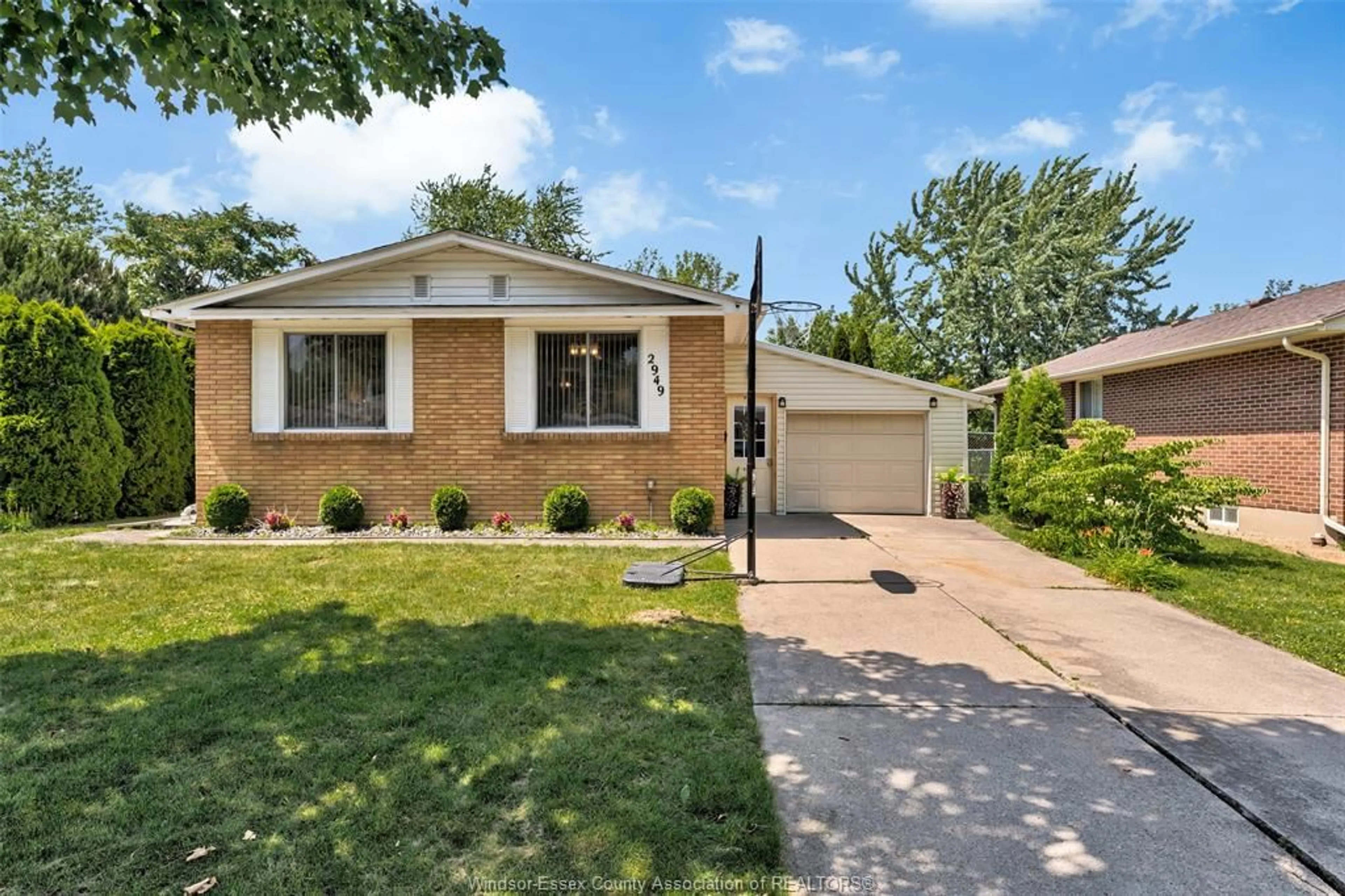 Home with brick exterior material, street for 2949 BRIMLEY Dr, Windsor Ontario N8R 1L9