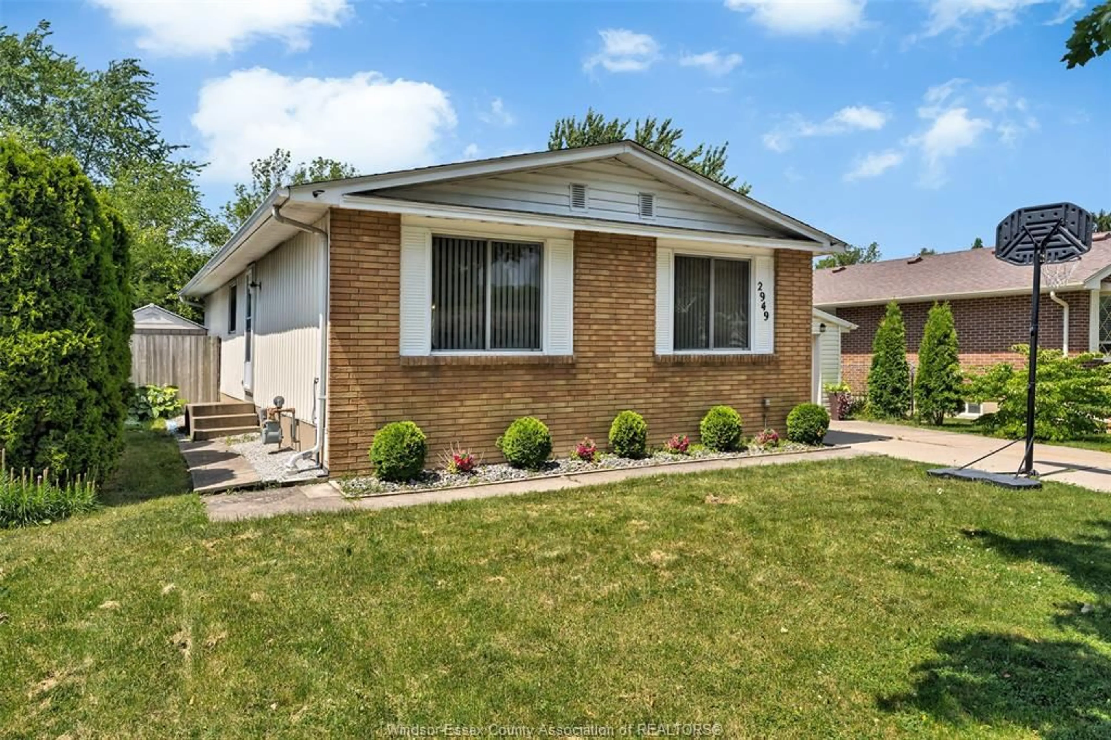 Home with brick exterior material, street for 2949 BRIMLEY Dr, Windsor Ontario N8R 1L9