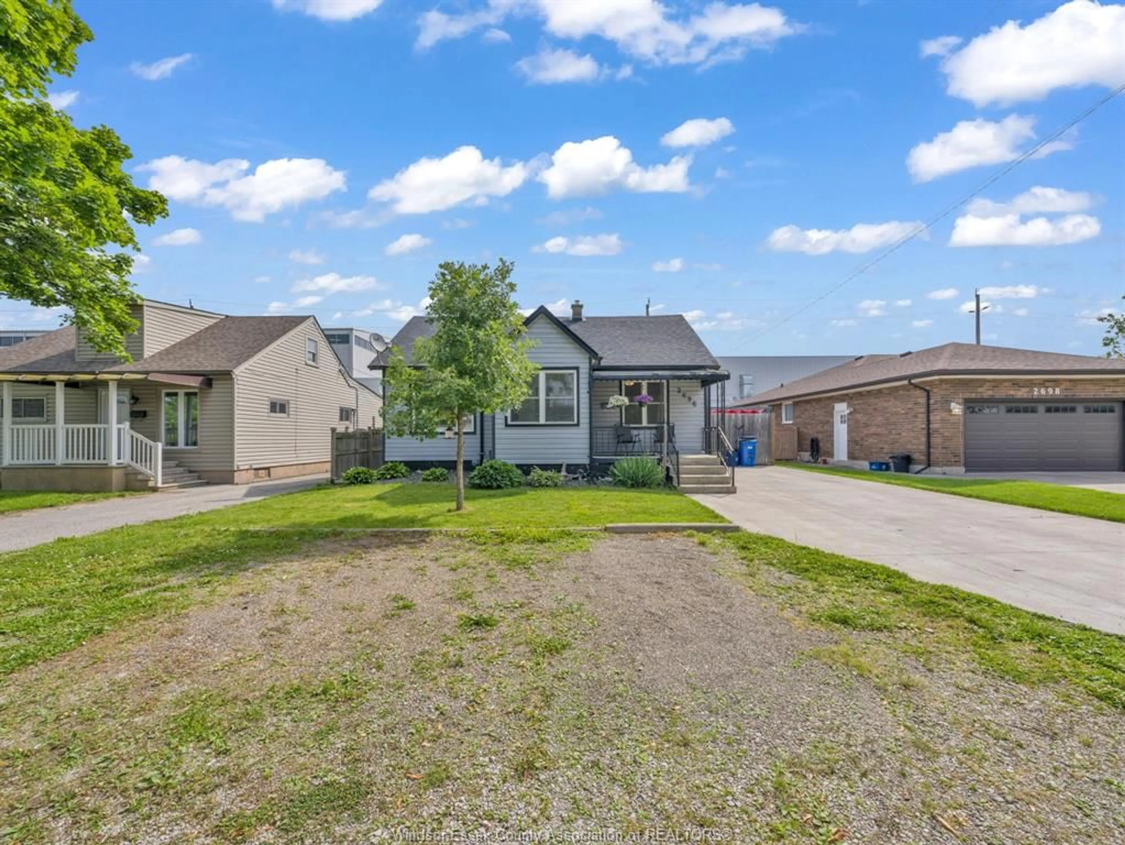 A pic from outside/outdoor area/front of a property/back of a property/a pic from drone, street for 2696 MELDRUM Rd, Windsor Ontario N8W 4G2