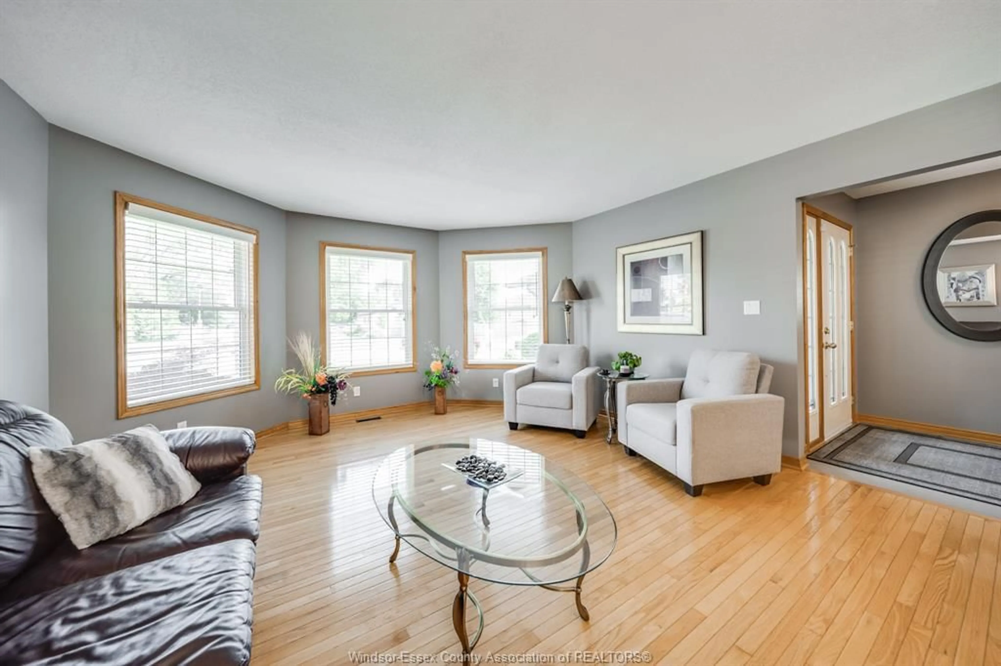 Living room with furniture, unknown for 314 MENARD, LaSalle Ontario N9J 1C4