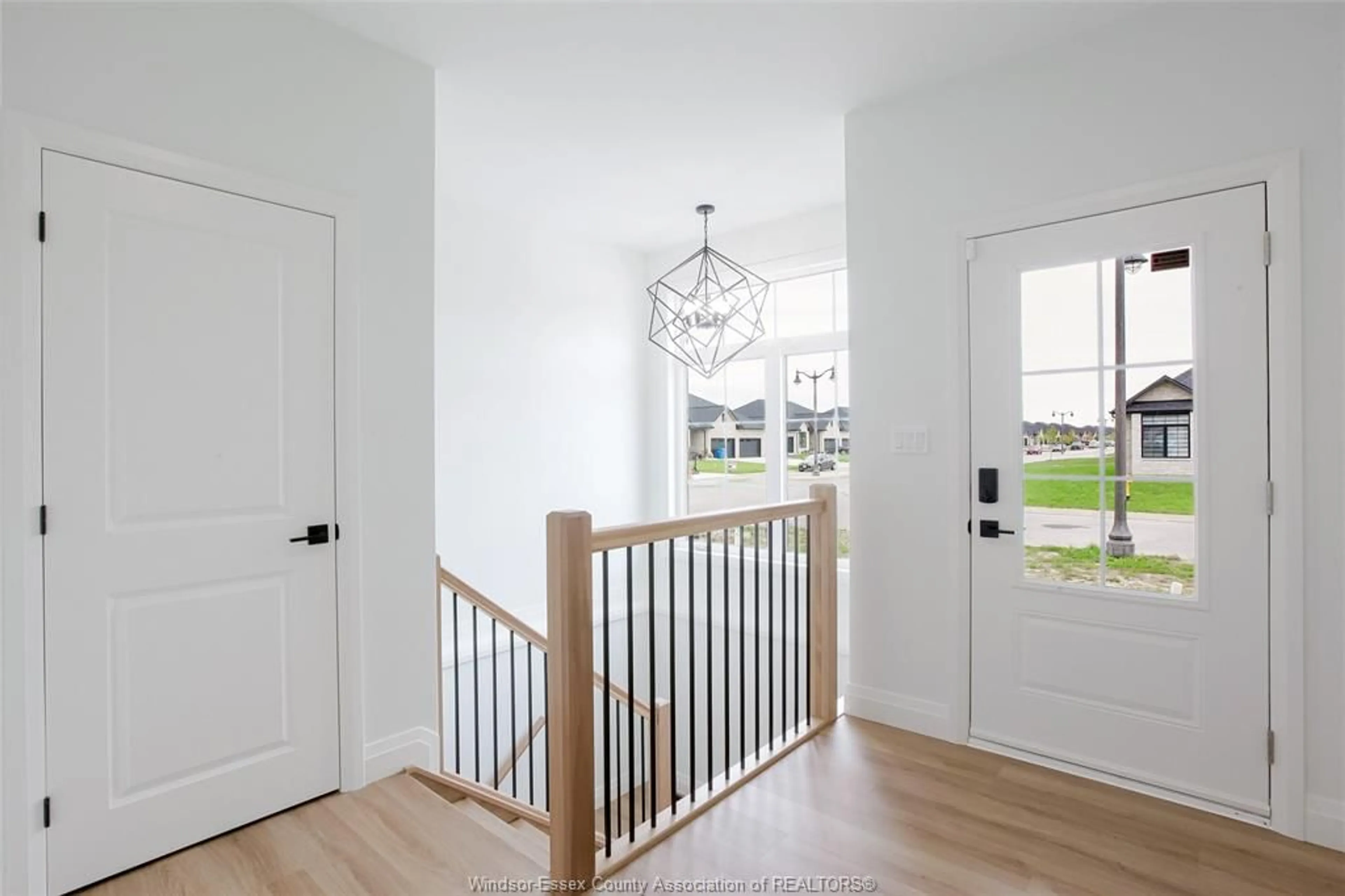 Indoor entryway for 701 Elliot Point Rd, Amherstburg Ontario N9V 0H1
