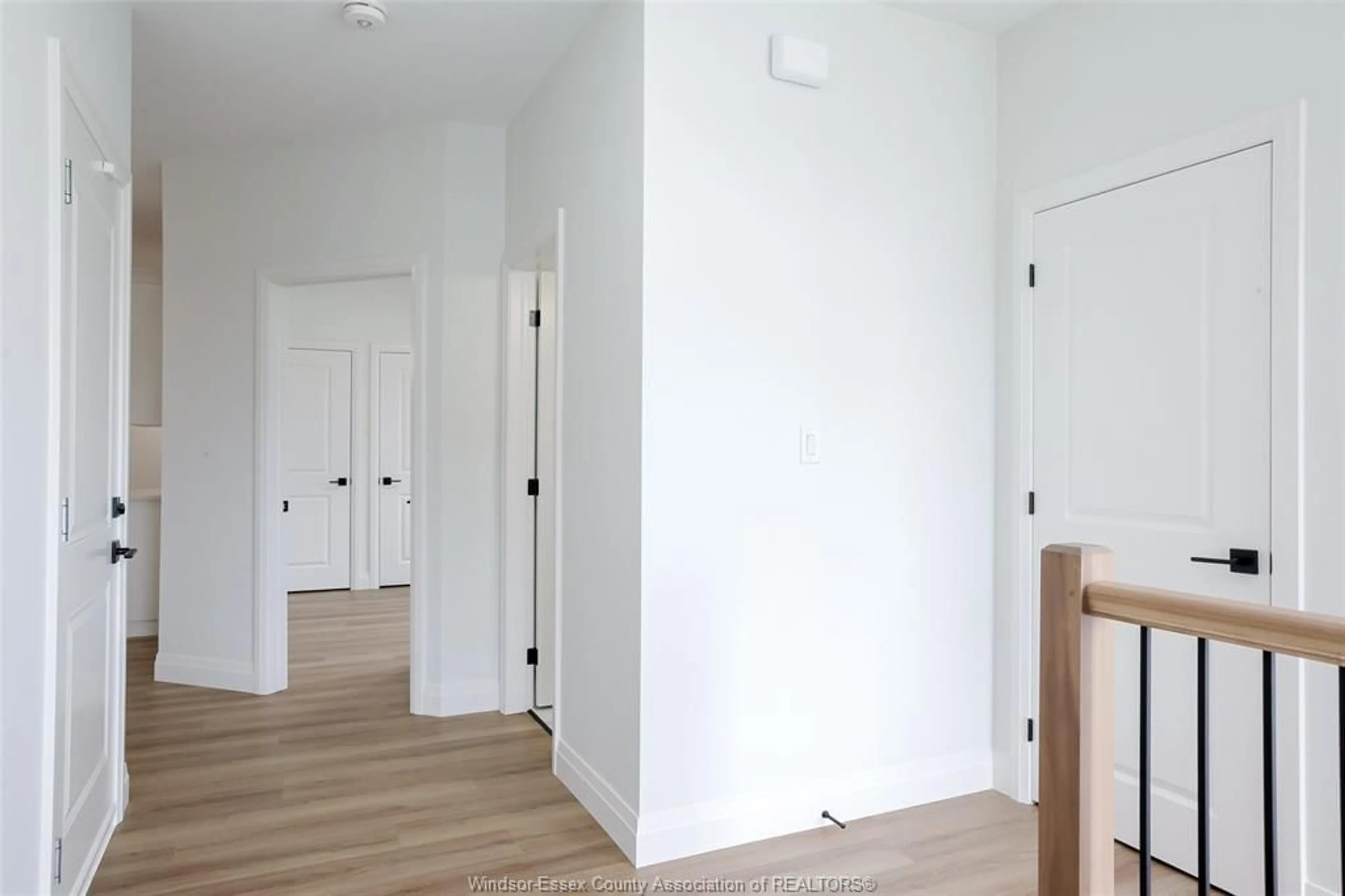 Indoor entryway for 701 Elliot Point Rd, Amherstburg Ontario N9V 0H1