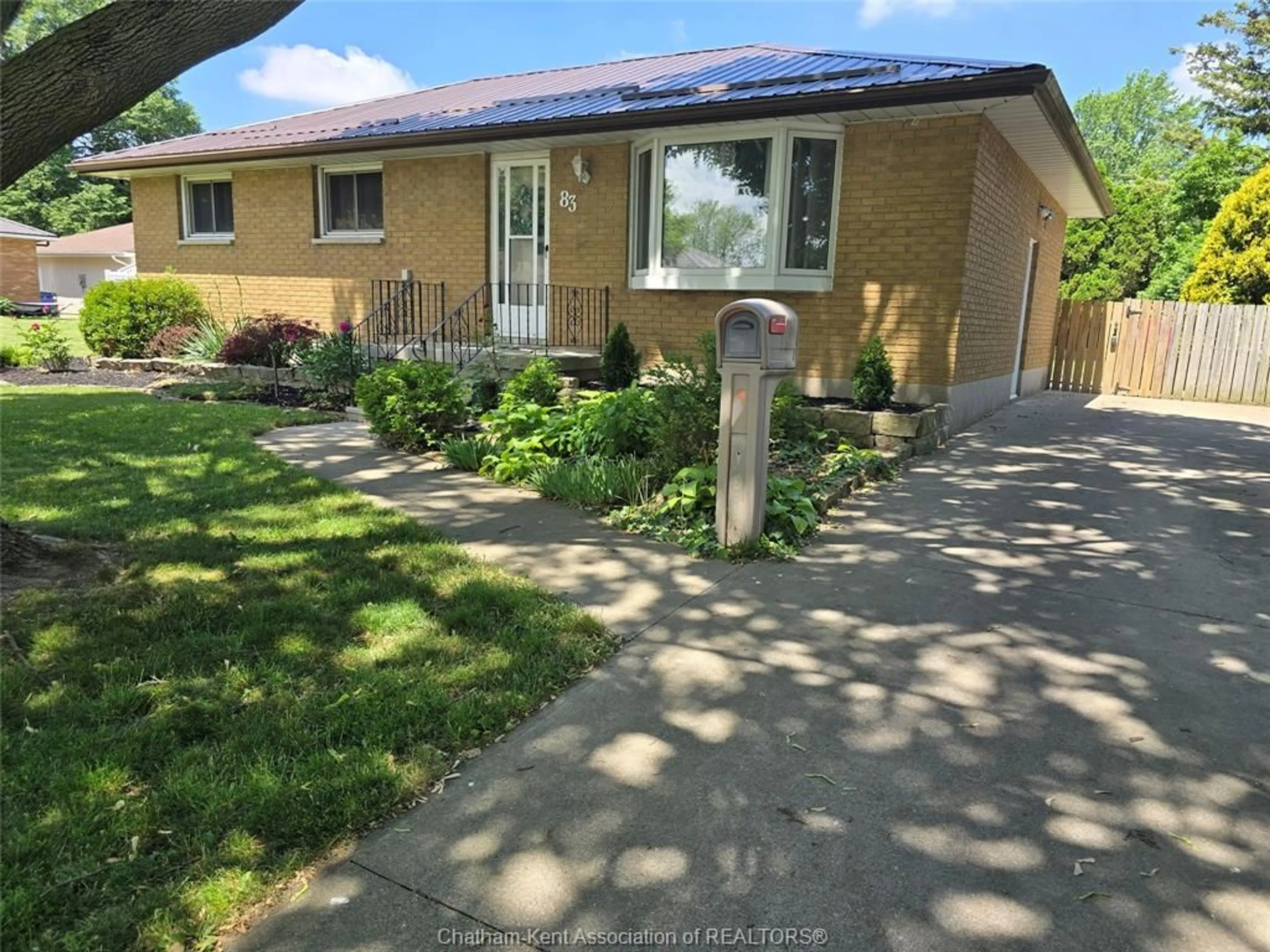 A pic from outside/outdoor area/front of a property/back of a property/a pic from drone, street for 83 HOLLAND Ave, Chatham Ontario N7M 2C8