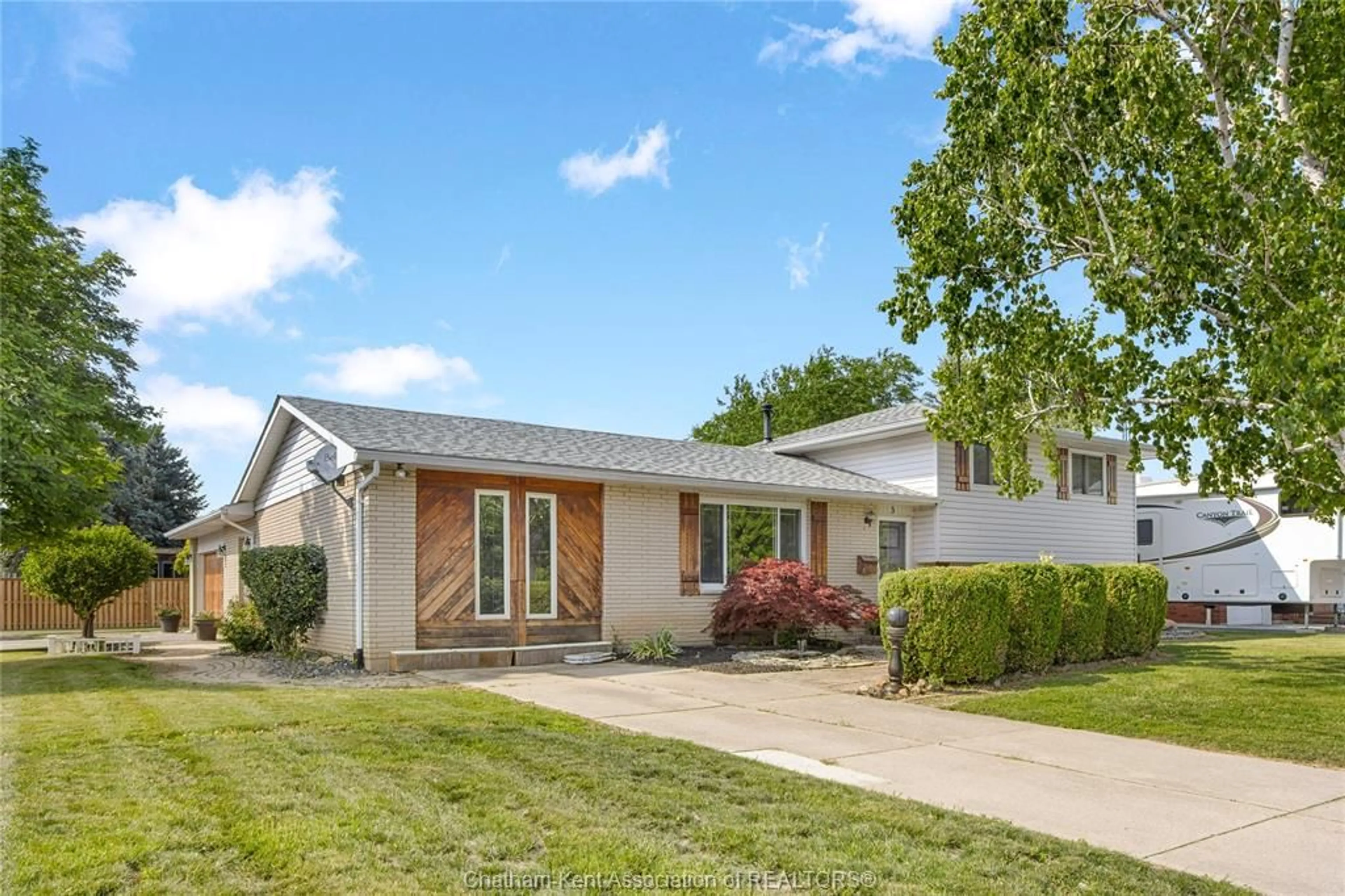 Home with vinyl exterior material, street for 3 THIBODEAU St, Pain Court Ontario N0P 1Z0