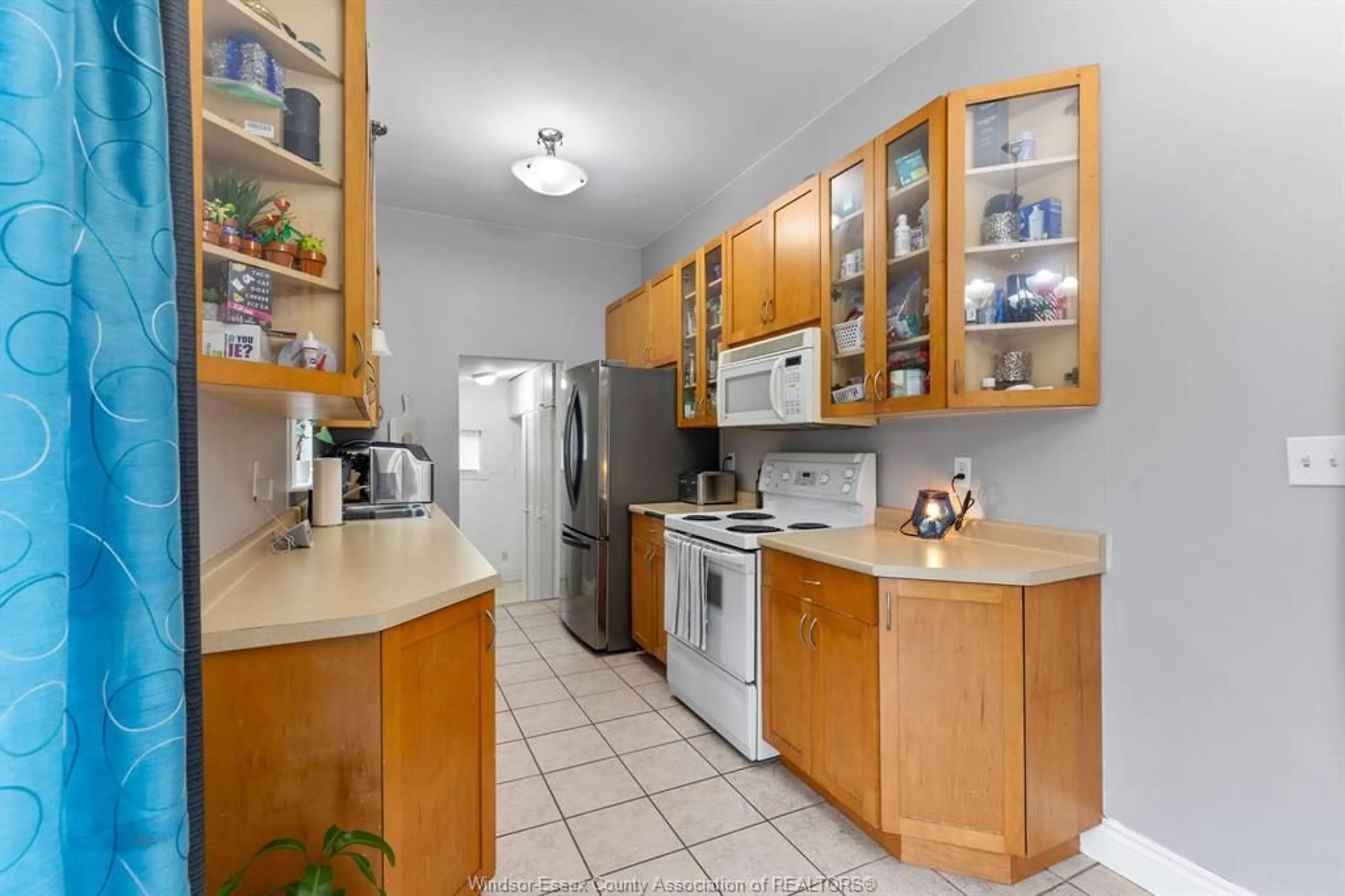 Standard kitchen, unknown for 576 Ducharme, Windsor Ontario N9G 1K4