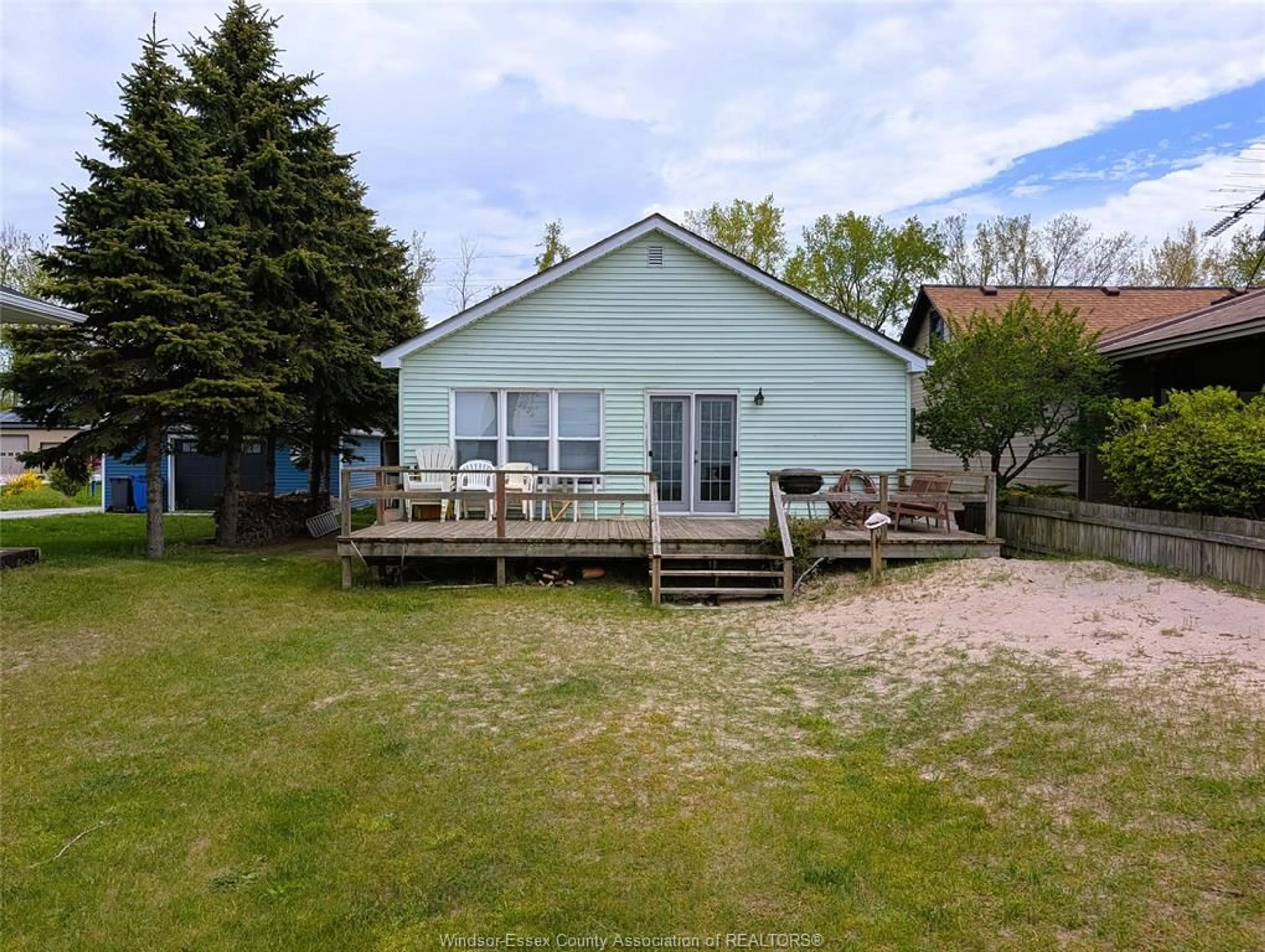 A pic from outside/outdoor area/front of a property/back of a property/a pic from drone, water/lake/river/ocean view for 501 LAKEWOOD, Amherstburg Ontario N9V 2Y8