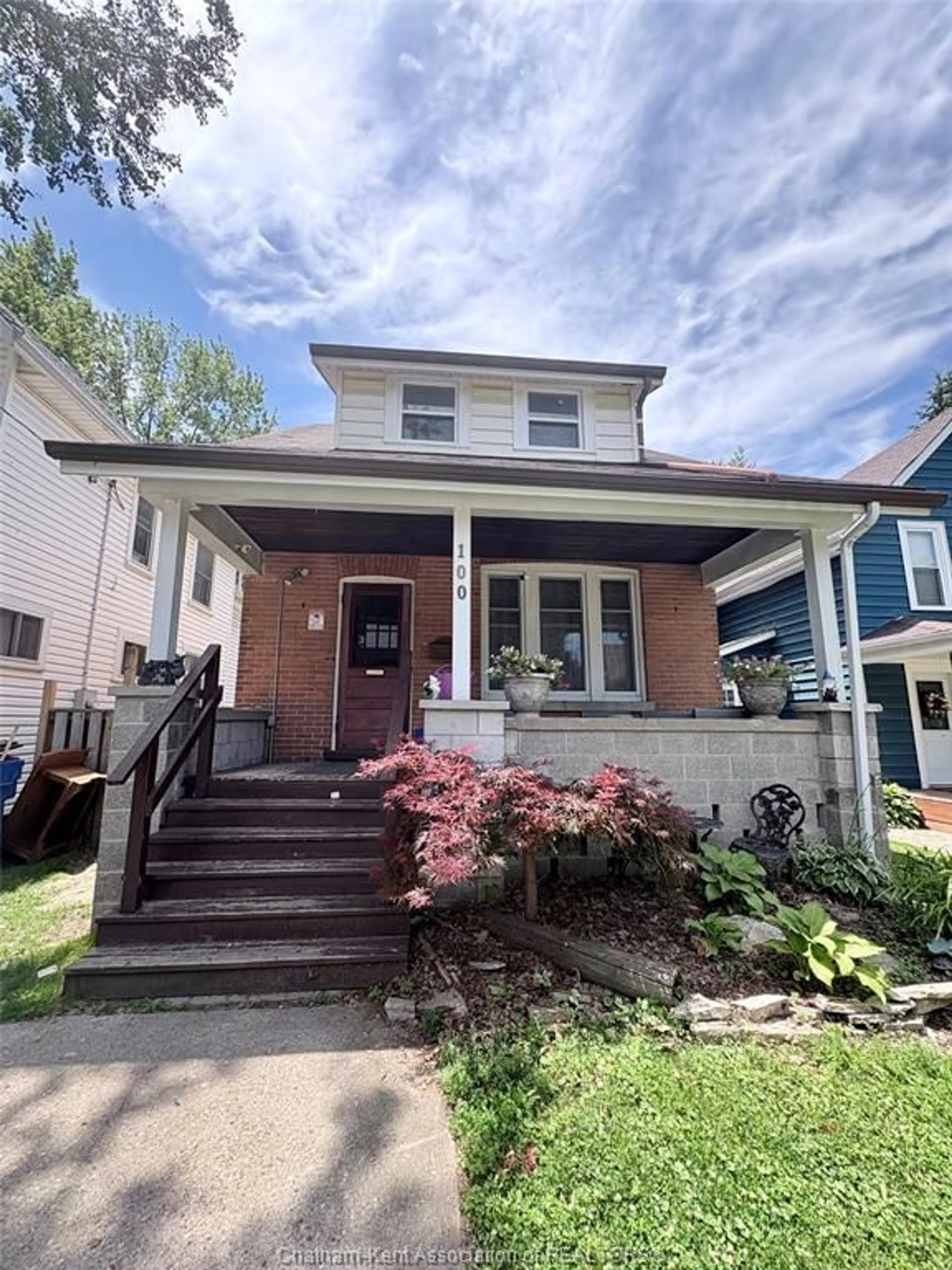 Home with vinyl exterior material, street for 100 JOSEPH St, Chatham Ontario N7L 3G9