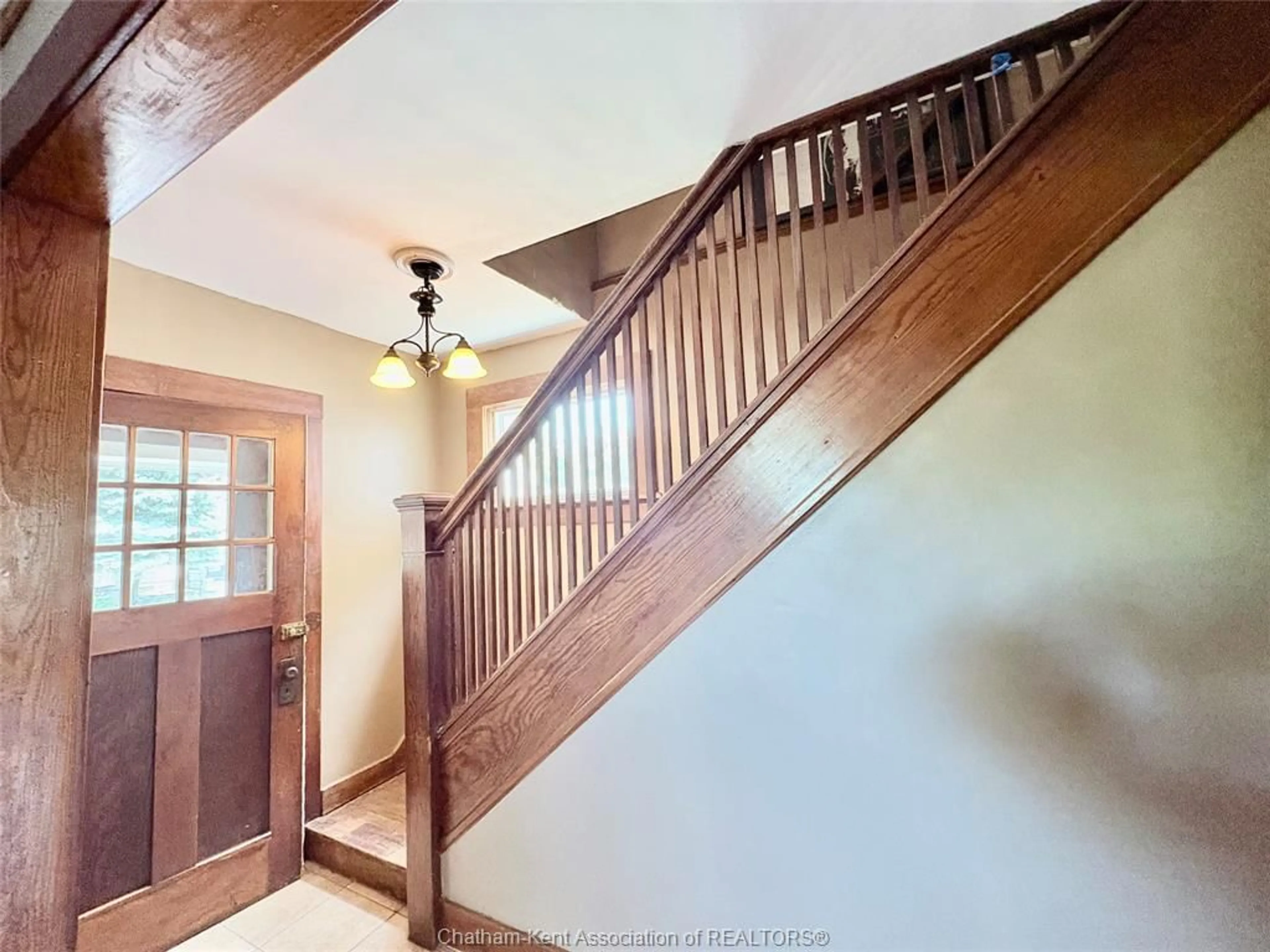 Stairs for 100 JOSEPH St, Chatham Ontario N7L 3G9