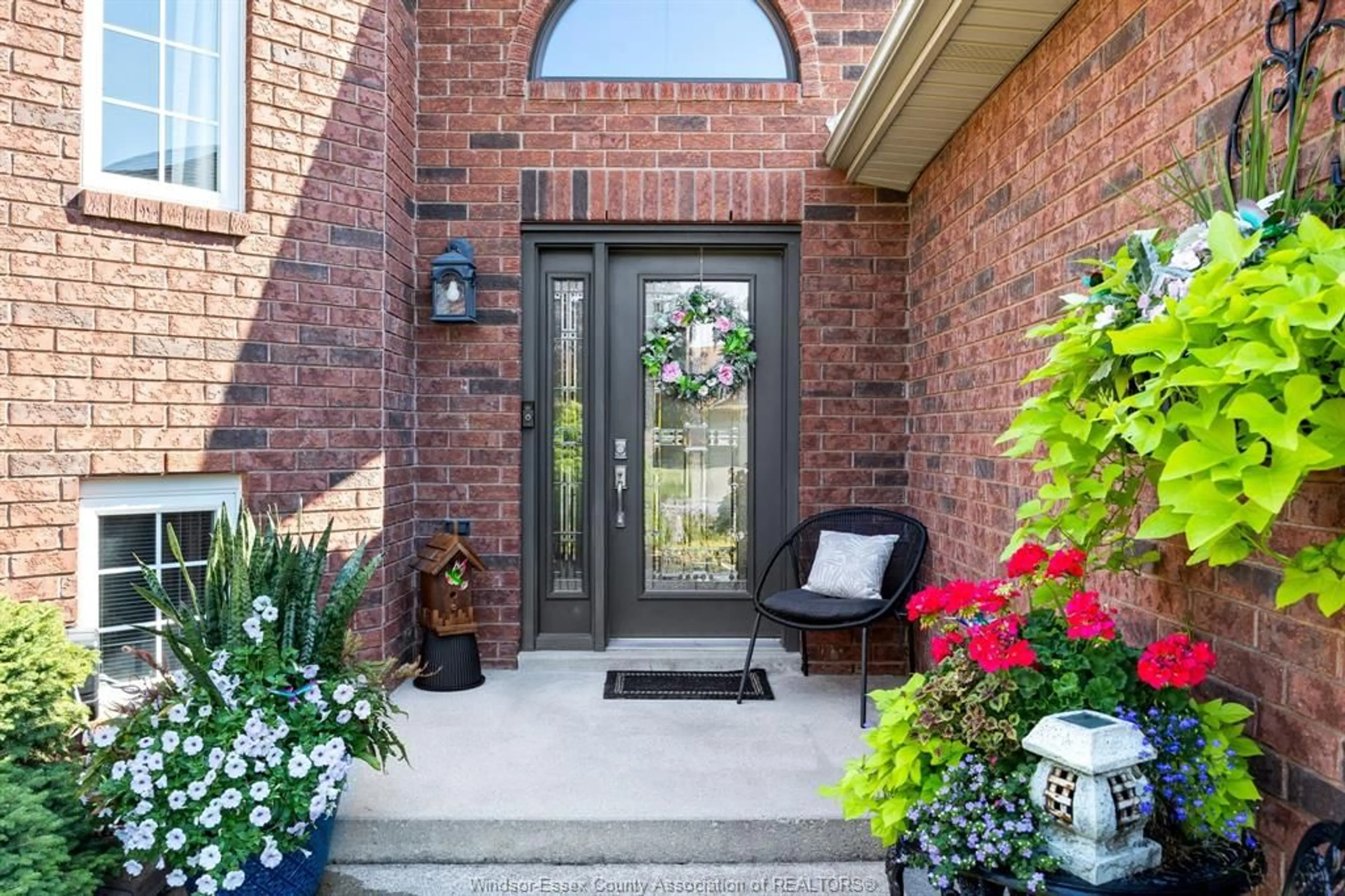 Indoor entryway for 315 FIELDS, LaSalle Ontario N9J 3S6