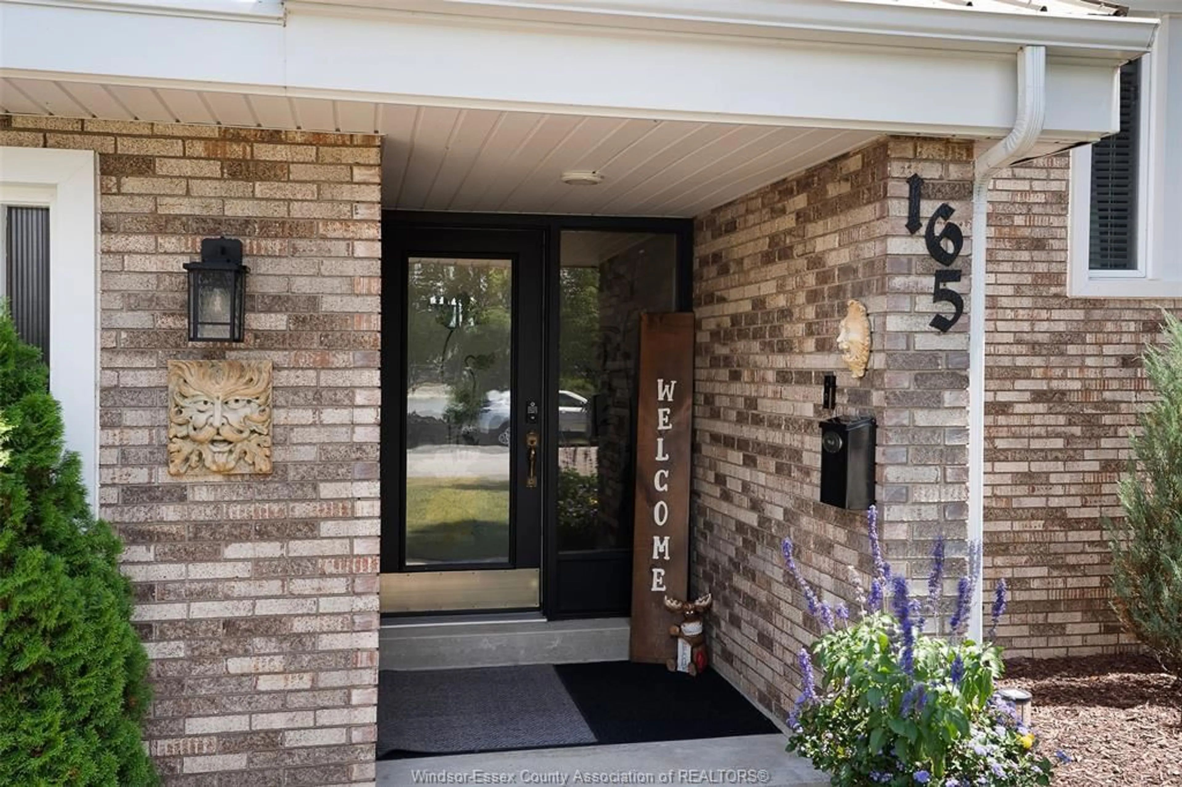 Indoor entryway for 165 SOUTH RIVERVIEW St, Amherstburg Ontario N9V 3R3