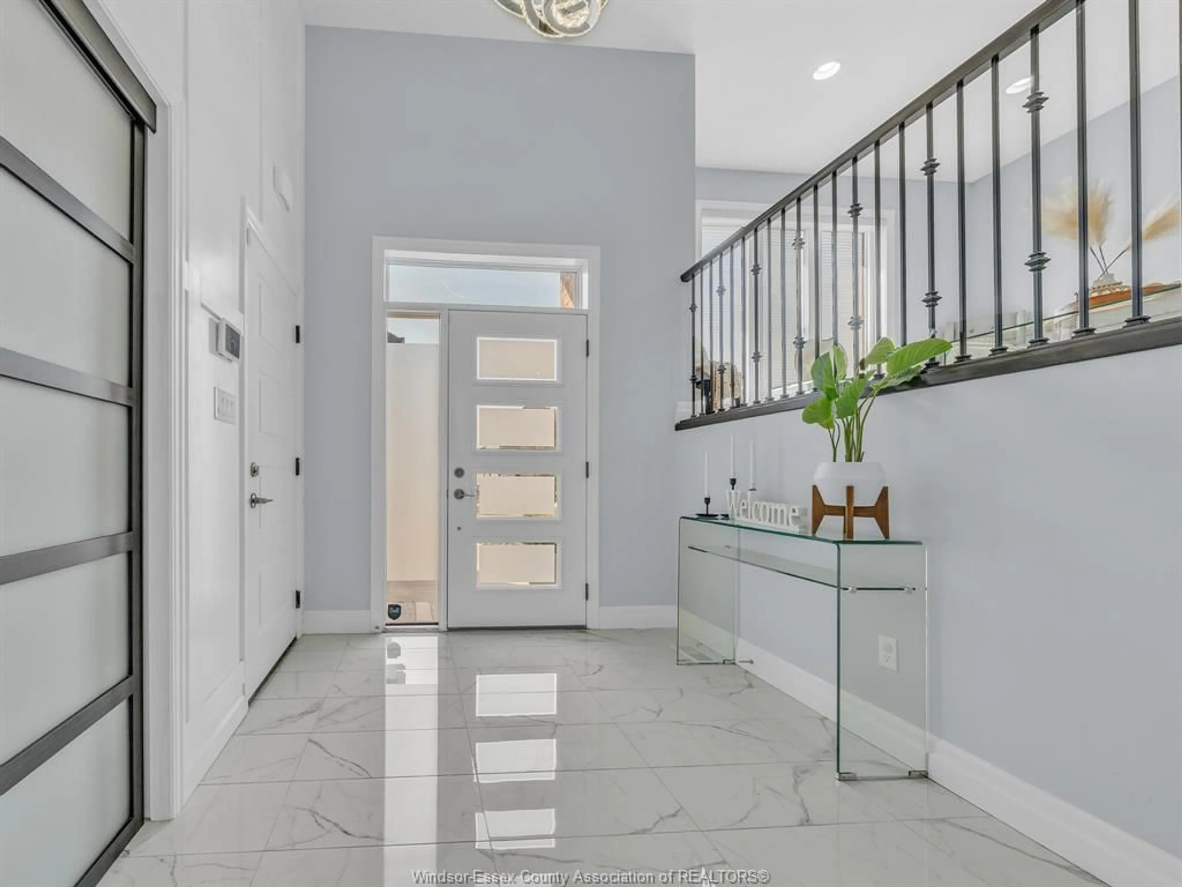 Indoor entryway for 1616 HARRISON, LaSalle Ontario N9H 0L7