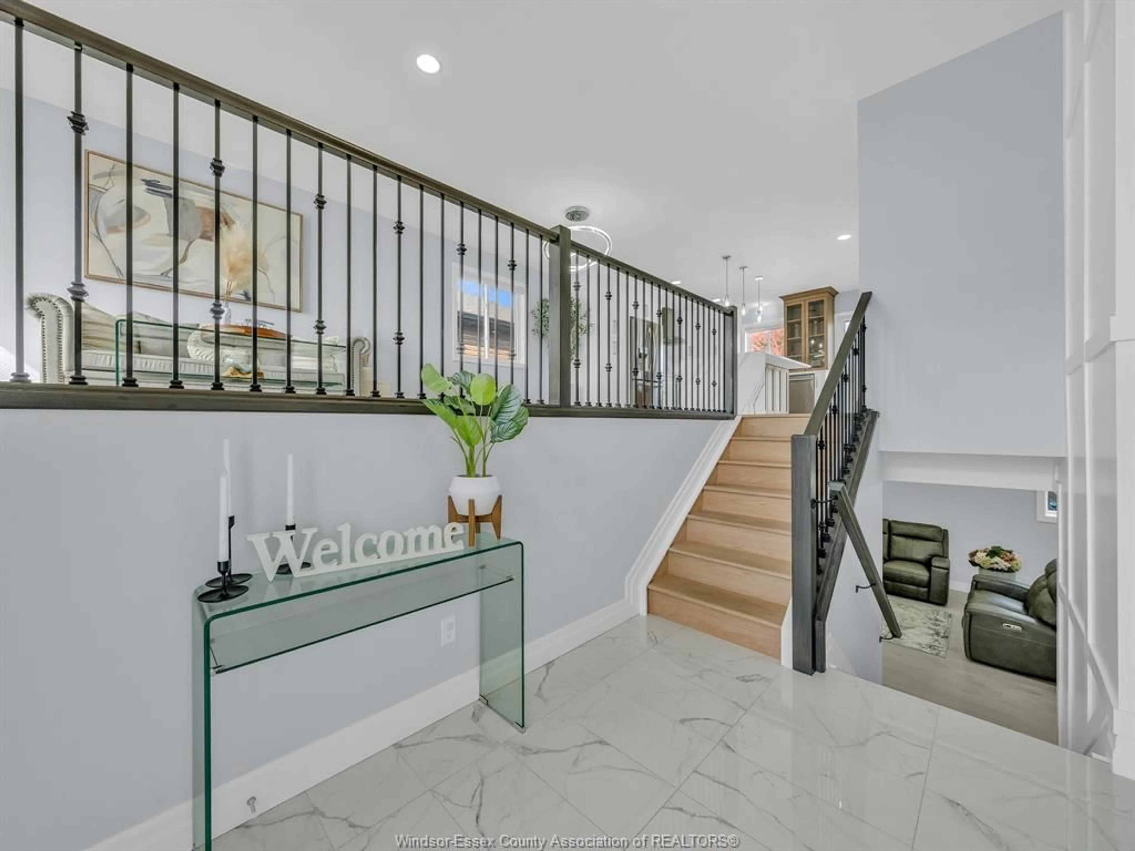 Indoor foyer for 1616 HARRISON, LaSalle Ontario N9H 0L7