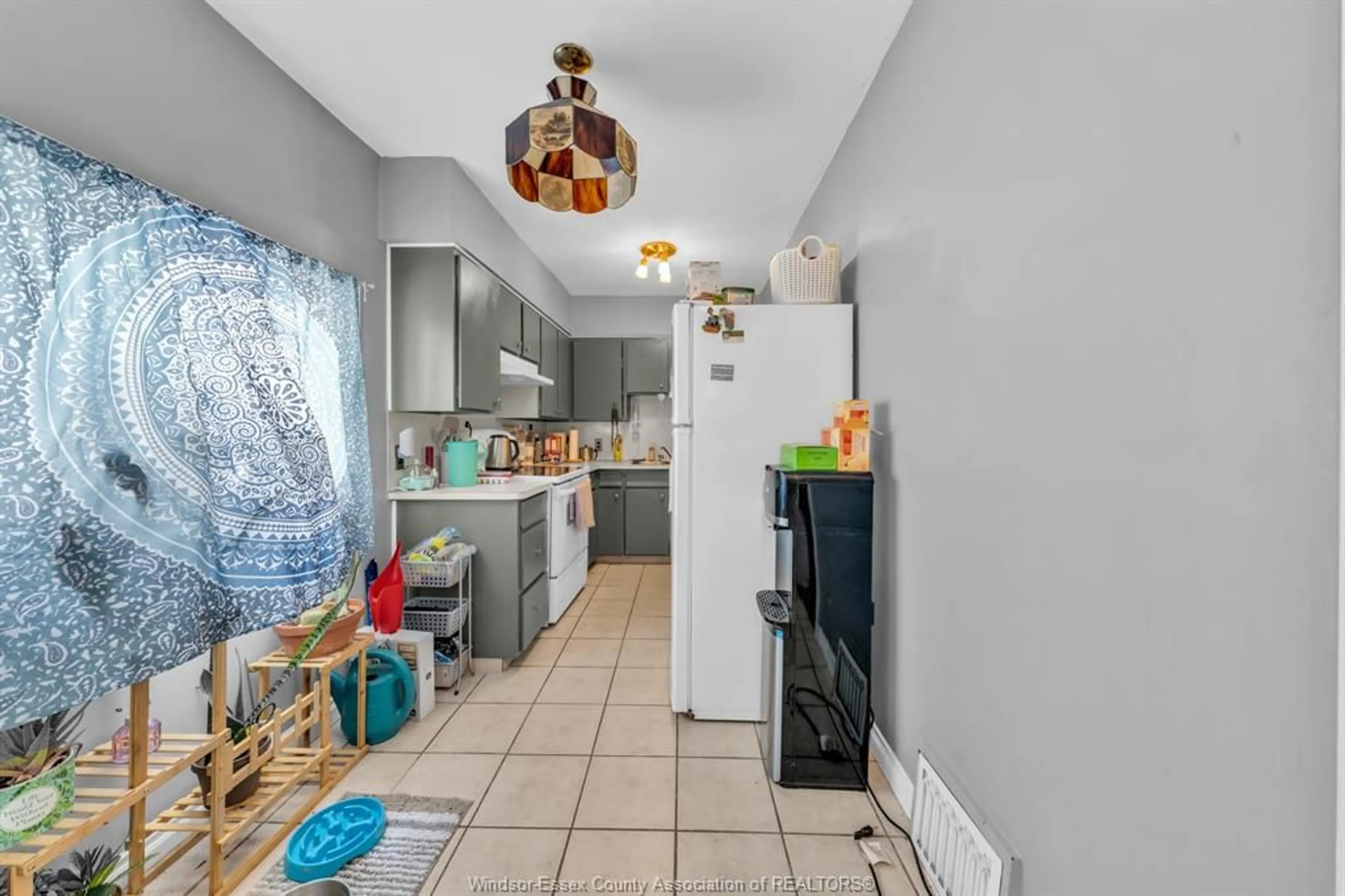 Standard kitchen, unknown for 1854 Byng Rd, Windsor Ontario N8W 3C9