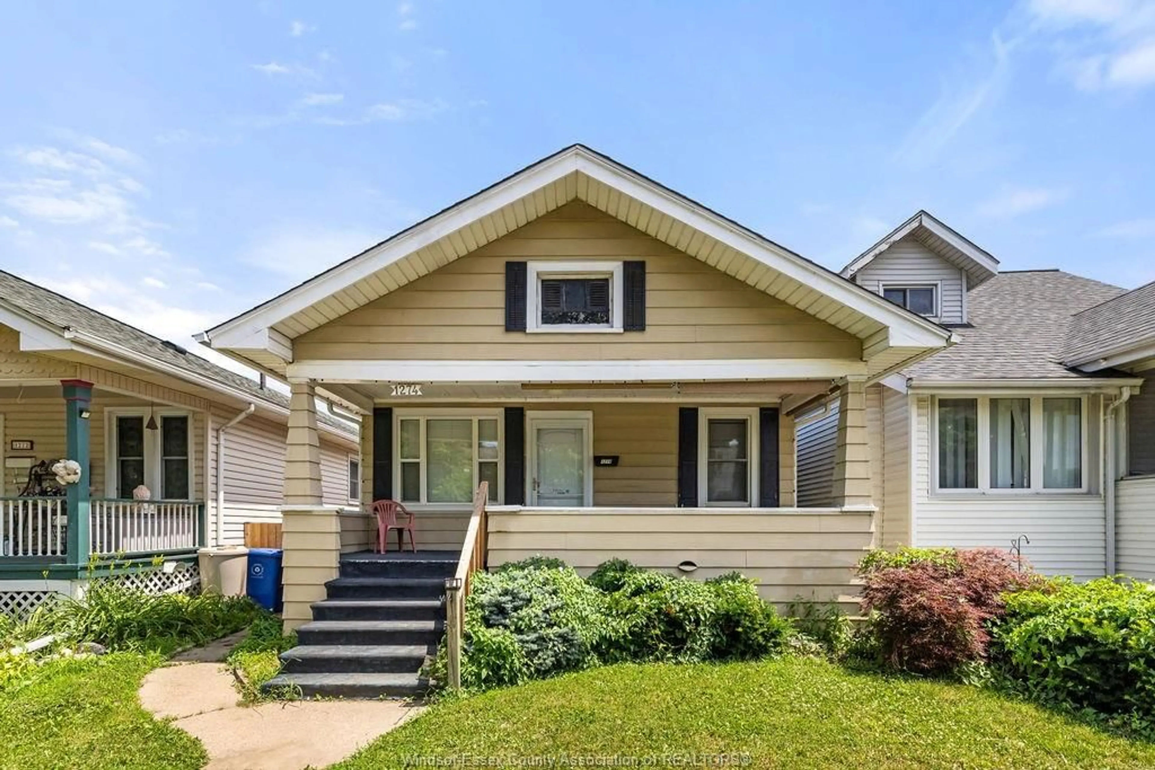 Home with vinyl exterior material, street for 1274 WINDERMERE, Windsor Ontario N8Y 3E8