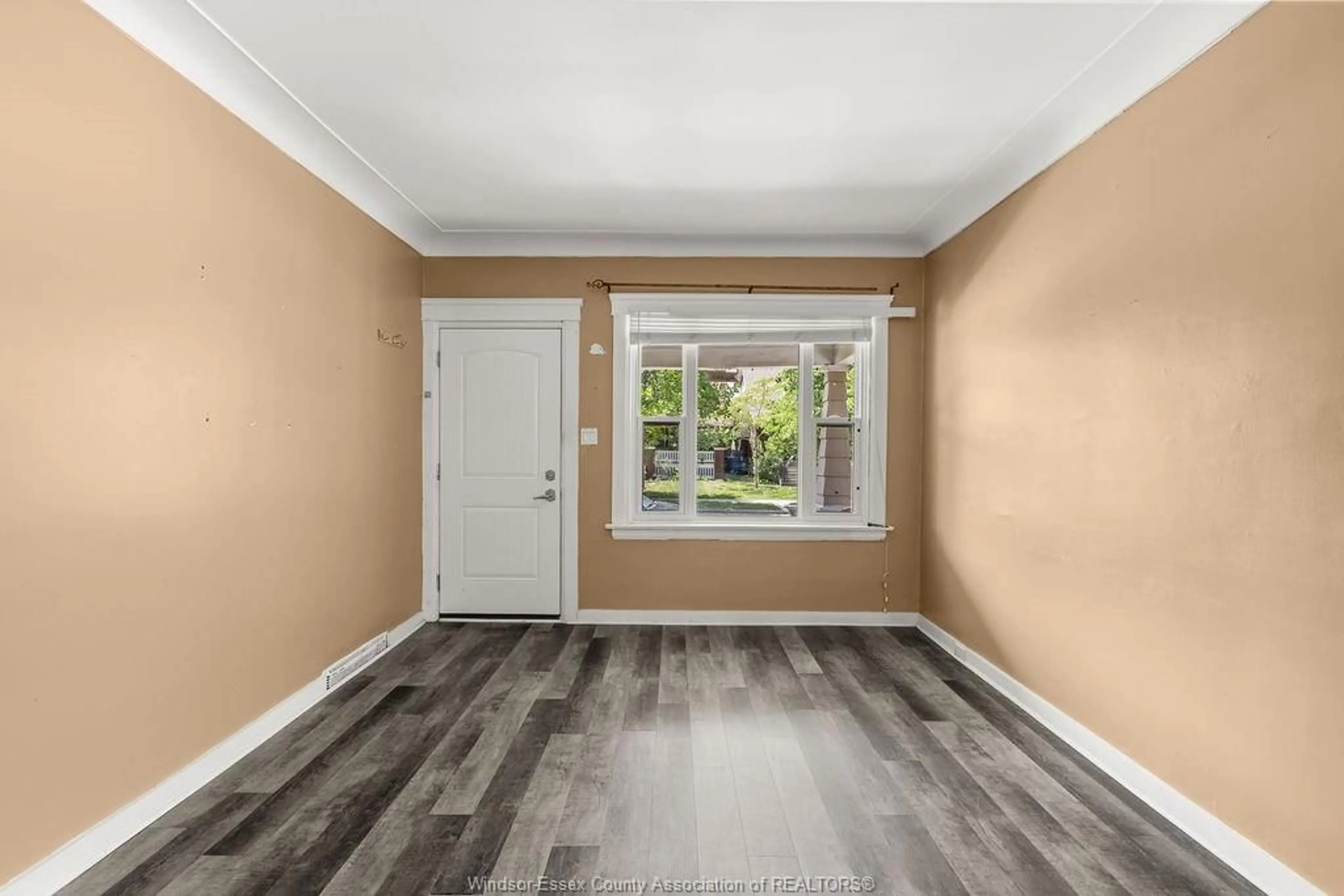 Indoor entryway for 1274 WINDERMERE, Windsor Ontario N8Y 3E8