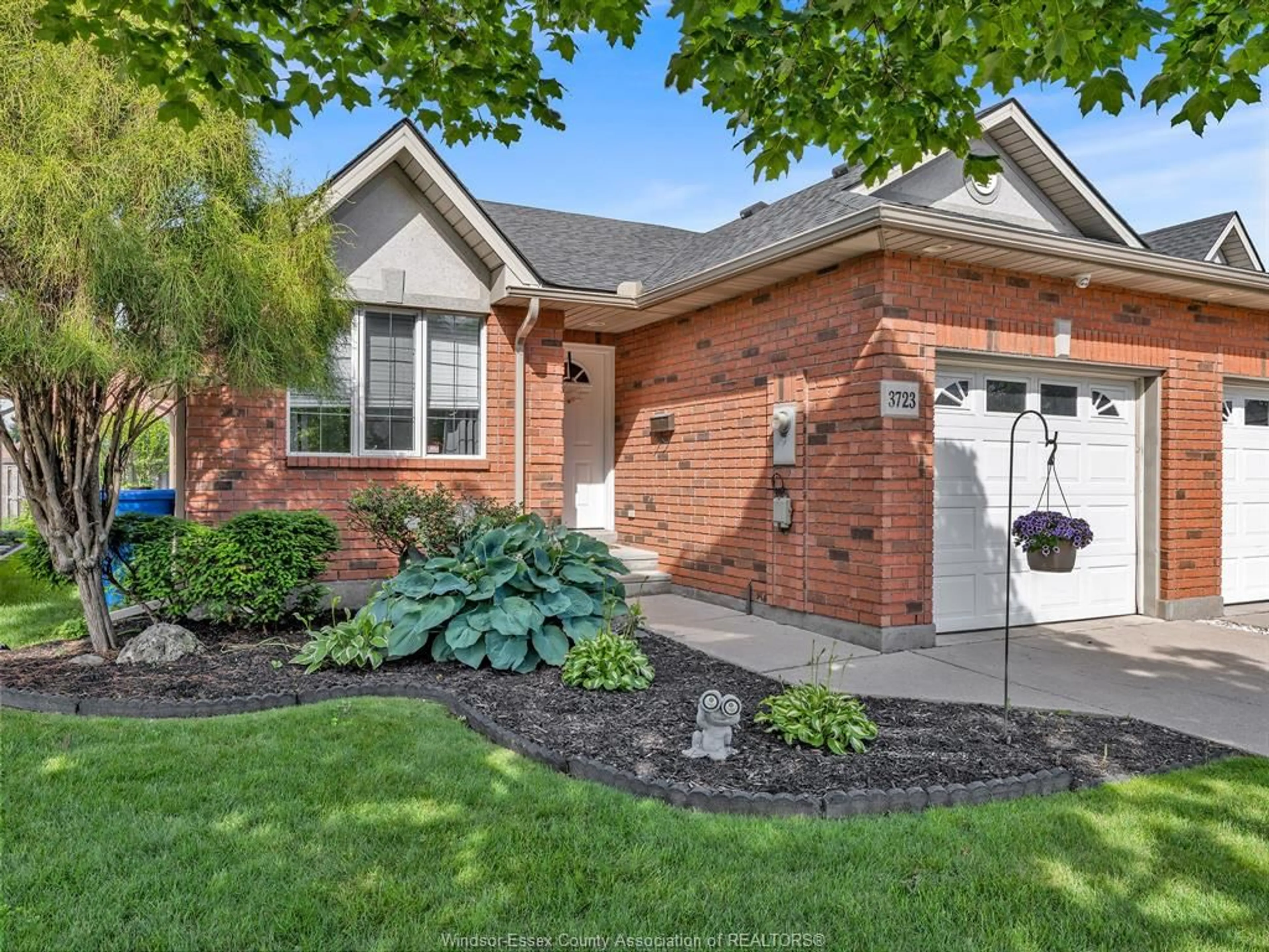 Home with brick exterior material, street for 3723 PRAIRIE Crt, Windsor Ontario N9G 2X4