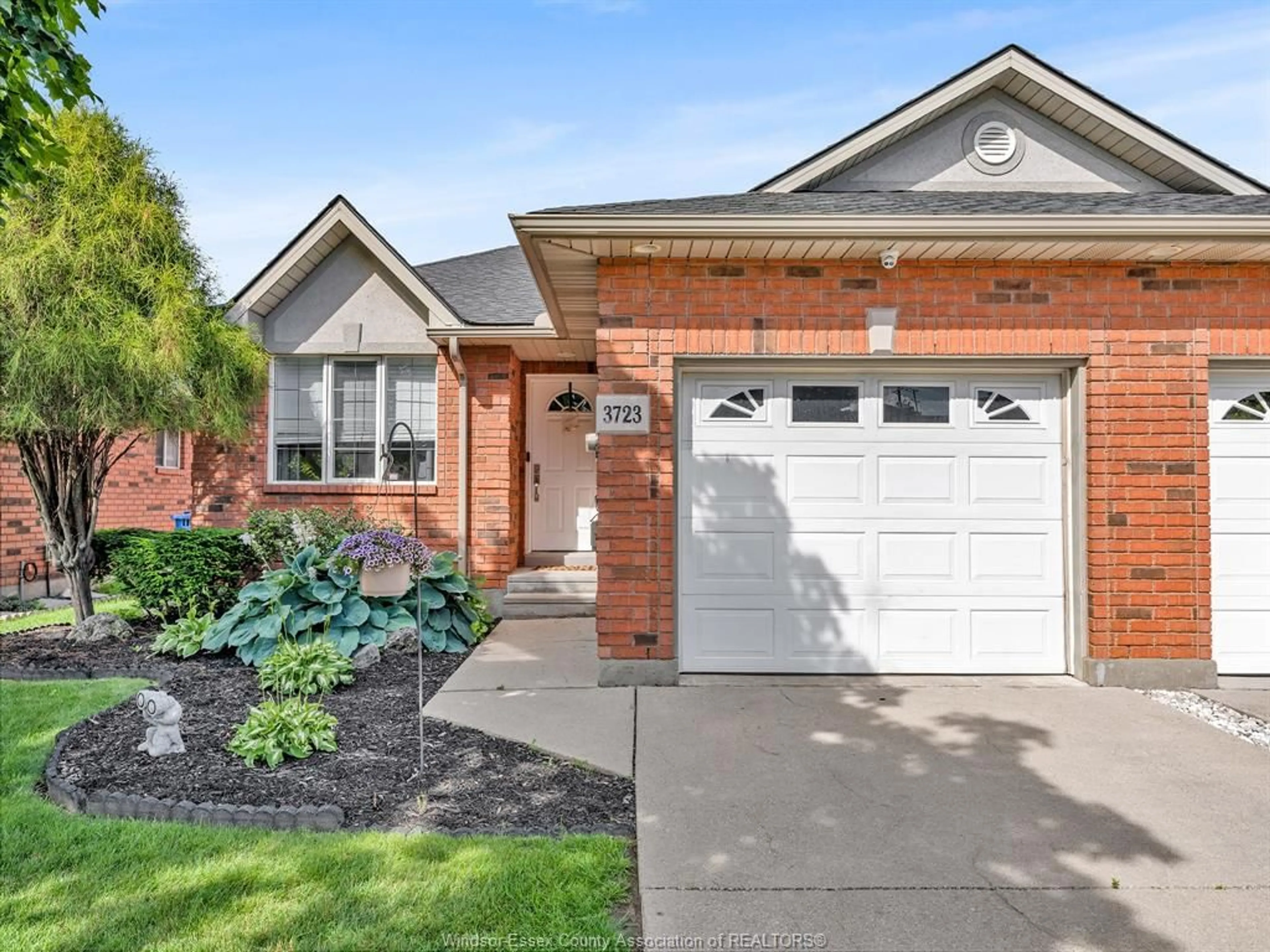 Home with brick exterior material, street for 3723 PRAIRIE Crt, Windsor Ontario N9G 2X4