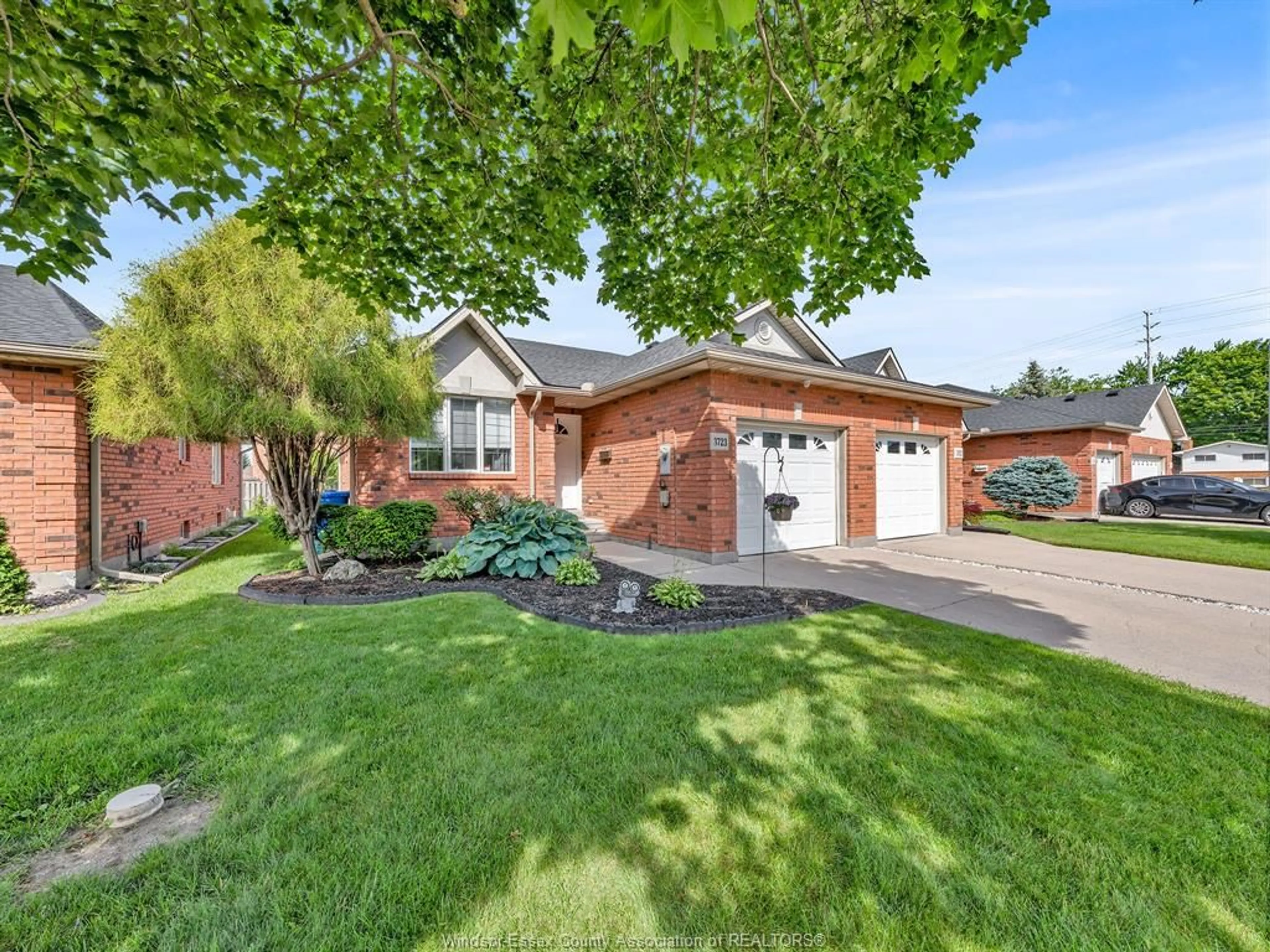 Home with brick exterior material, street for 3723 PRAIRIE Crt, Windsor Ontario N9G 2X4