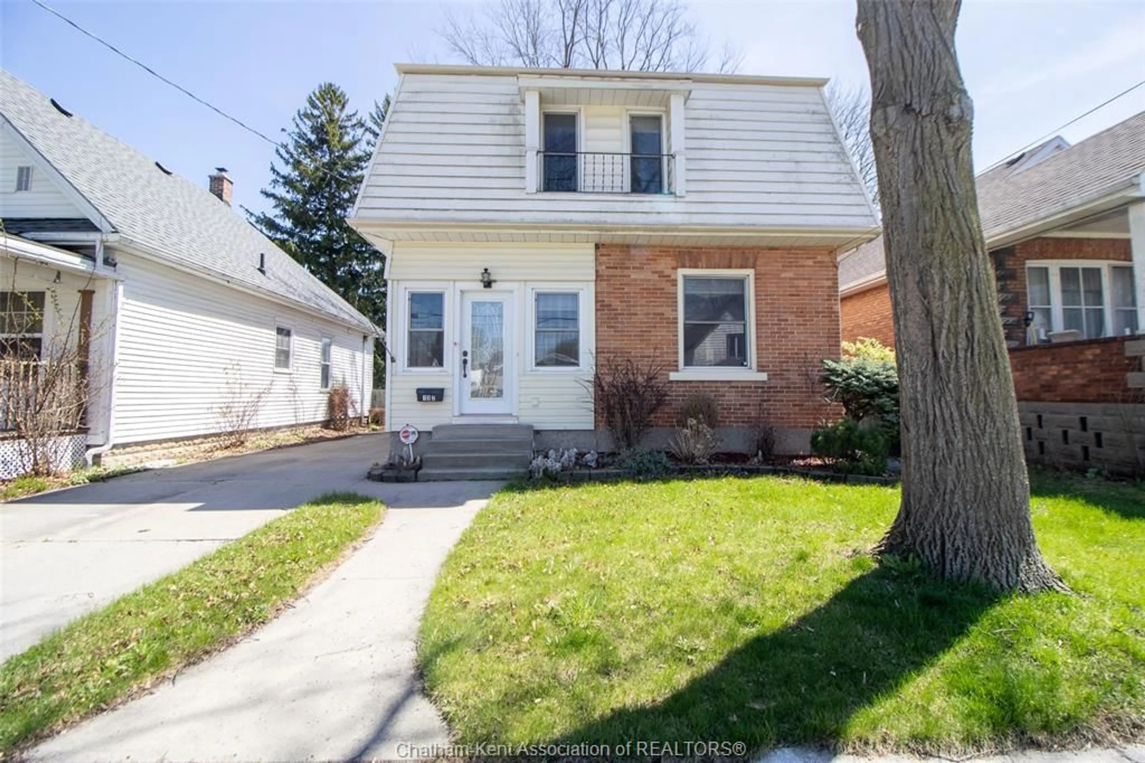 Home with brick exterior material, street for 132 Patteson Ave, Chatham Ontario N7M 1T8