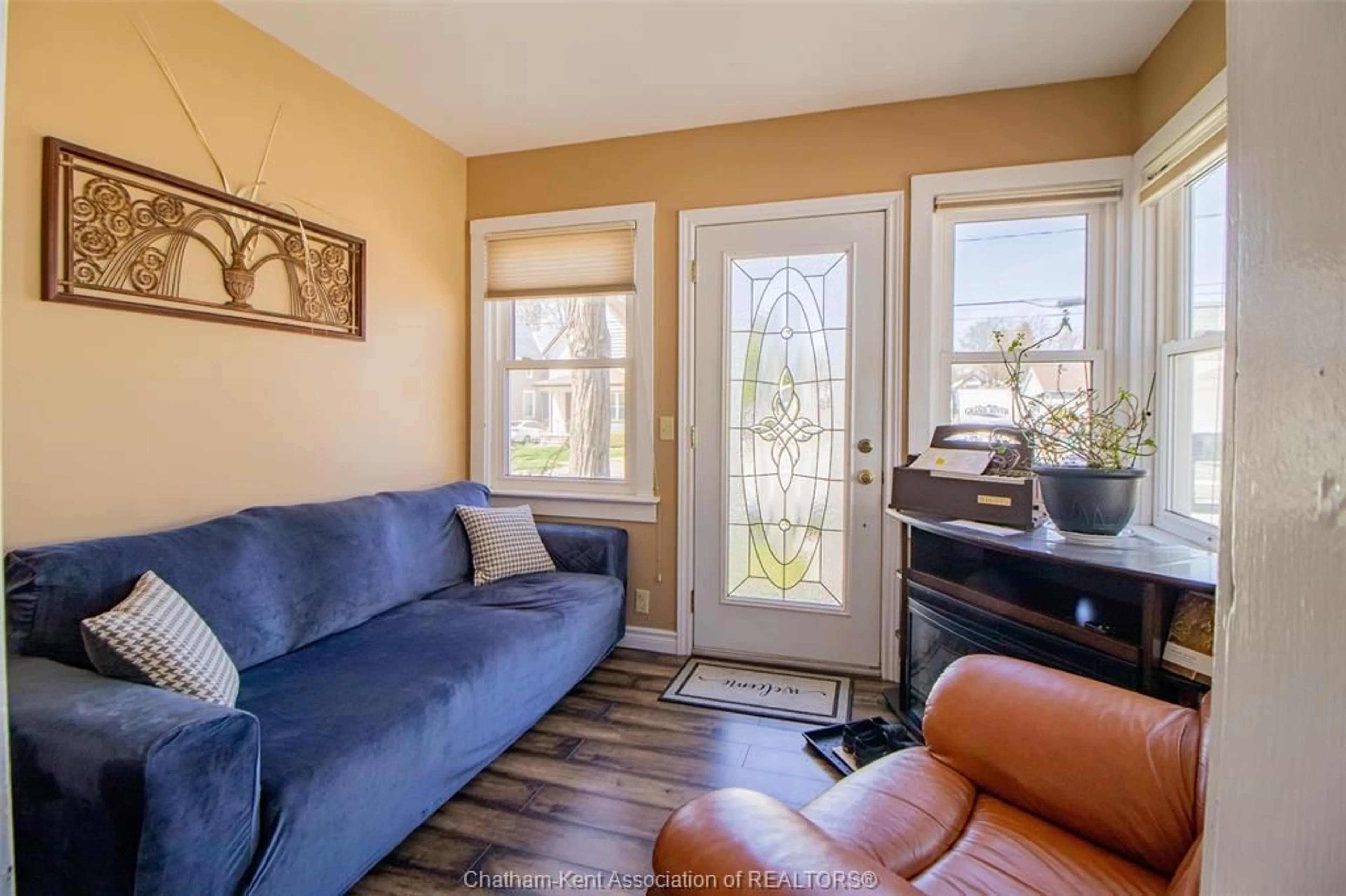 Living room with furniture, unknown for 132 Patteson Ave, Chatham Ontario N7M 1T8