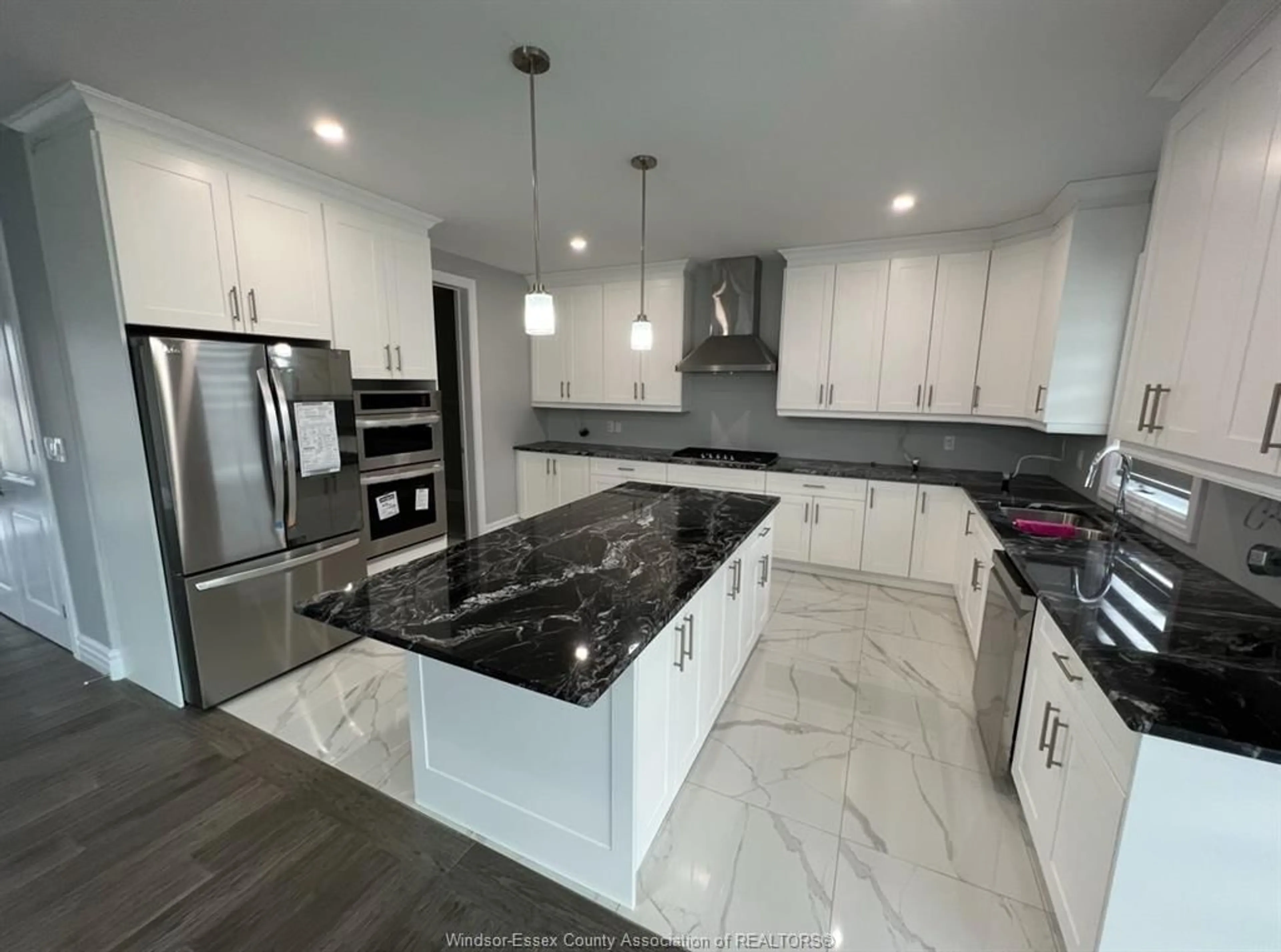 Contemporary kitchen, ceramic/tile floor for 319 BENSON Crt, Amherstburg Ontario N9V 0G7