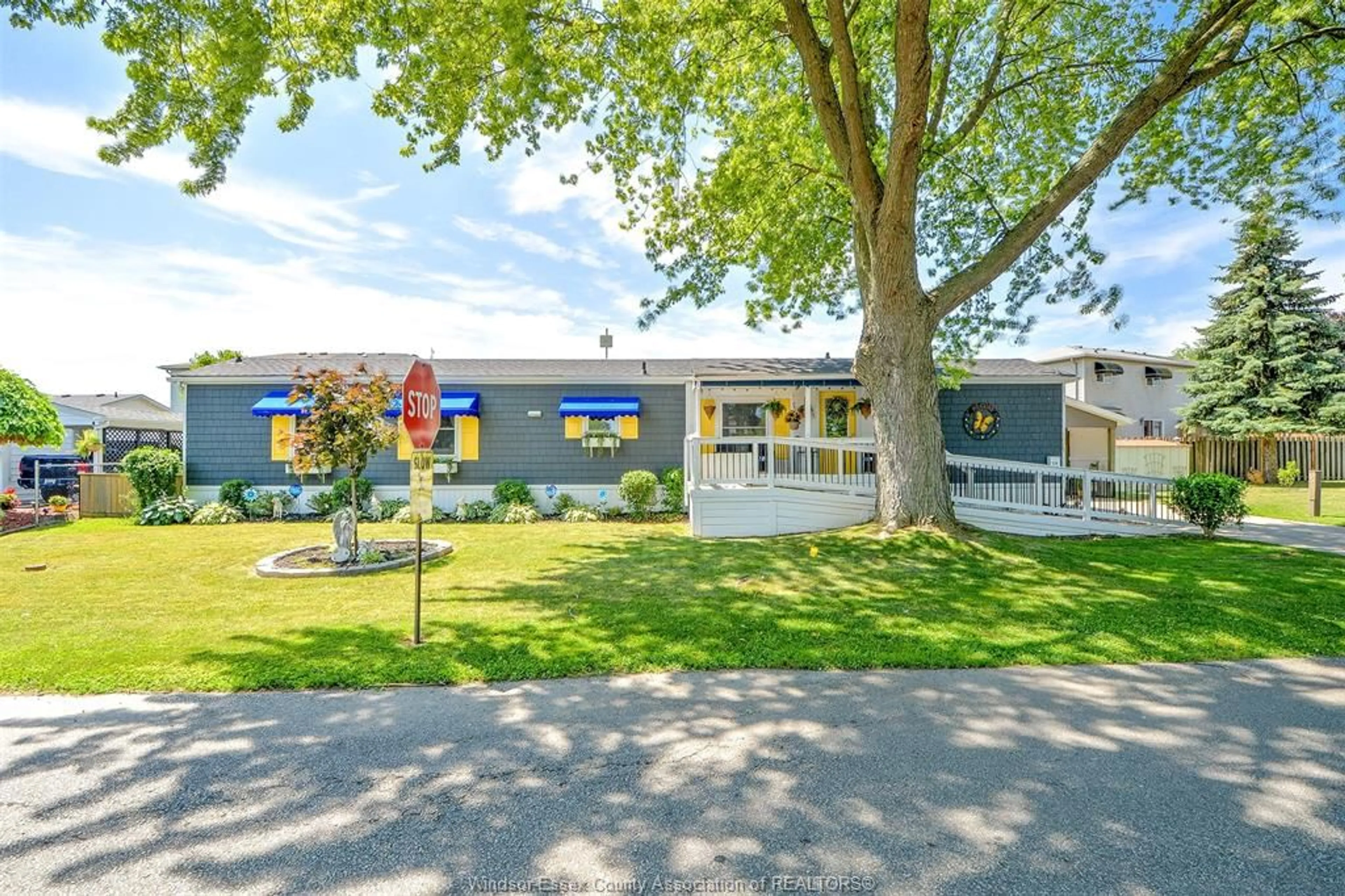 Patio, street for 54 MALDEN HILL, Amherstburg Ontario N9V 3E1