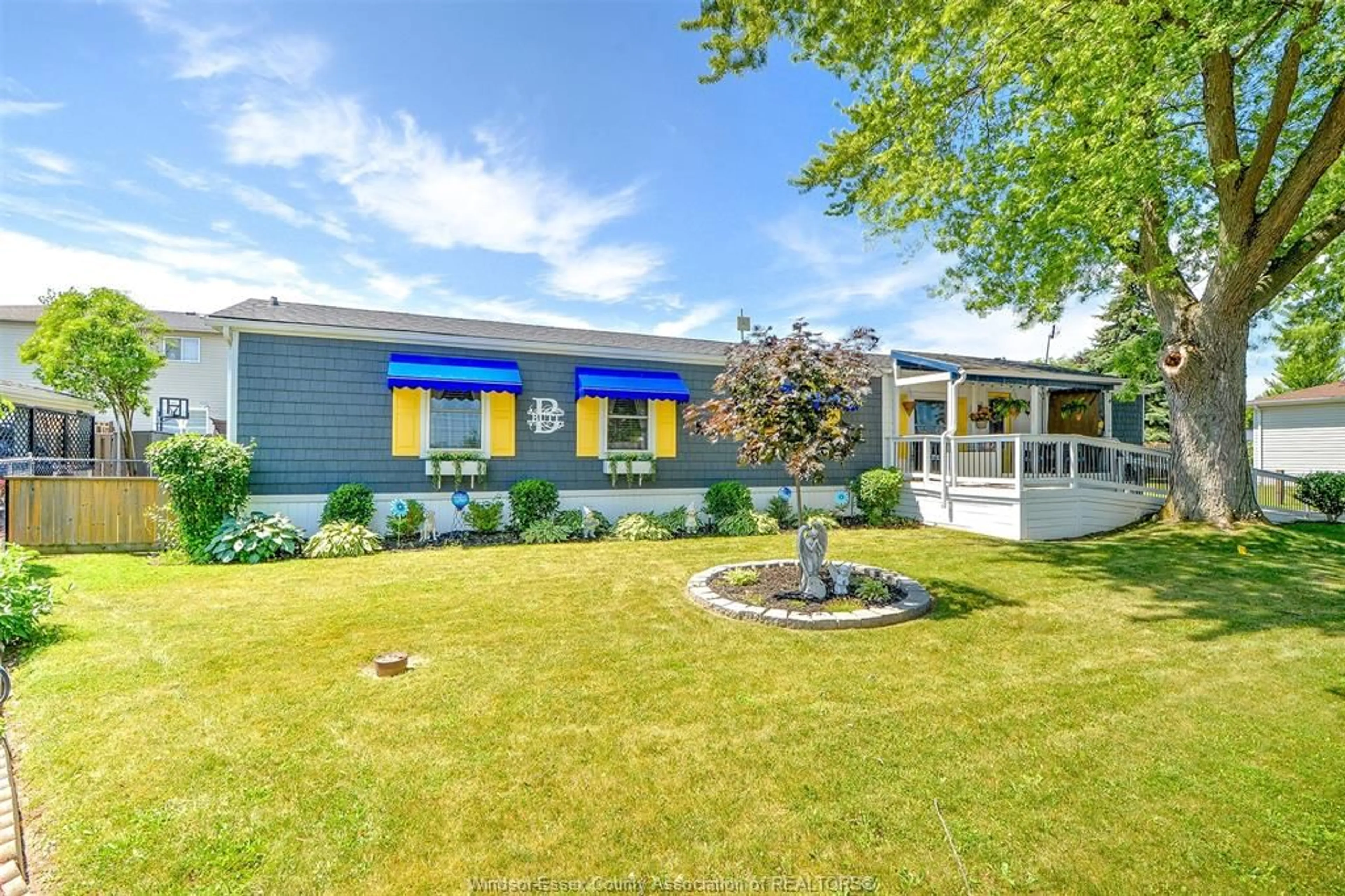 Home with vinyl exterior material, unknown for 54 MALDEN HILL, Amherstburg Ontario N9V 3E1