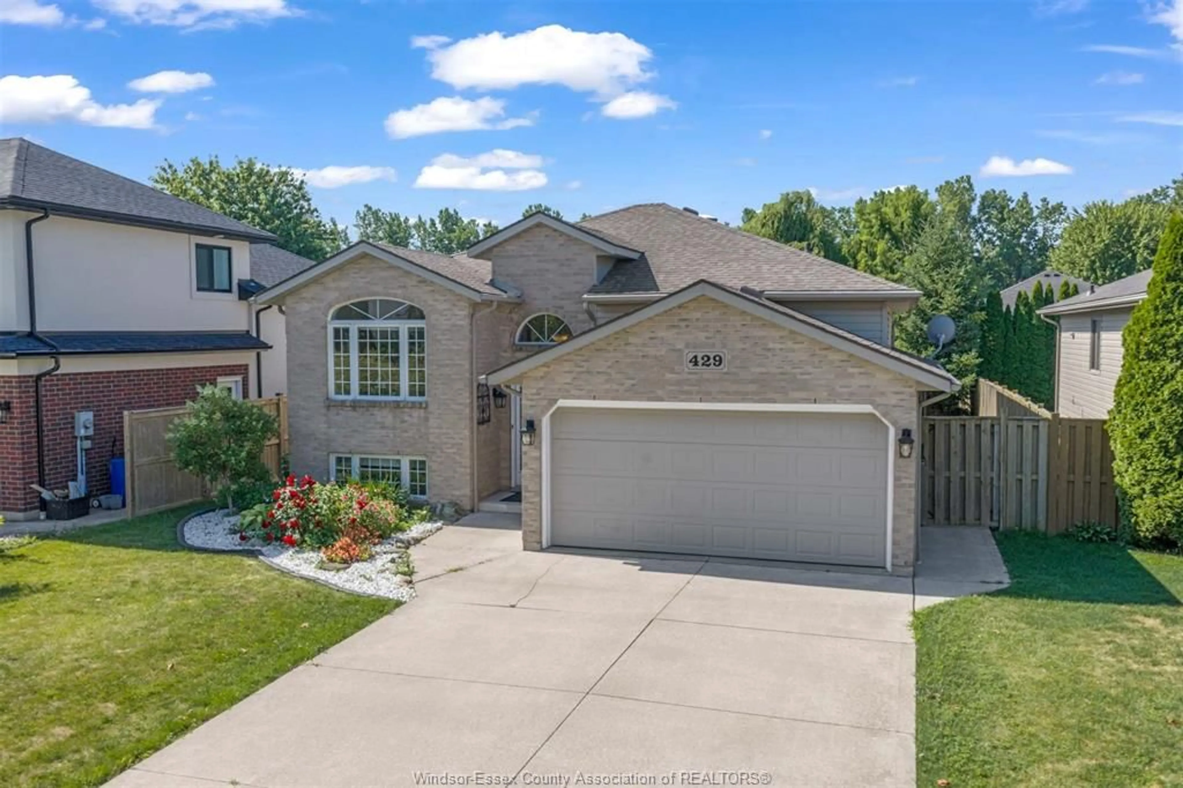 A pic from outside/outdoor area/front of a property/back of a property/a pic from drone, street for 429 McLellan Ave, Amherstburg Ontario N9V 4C8