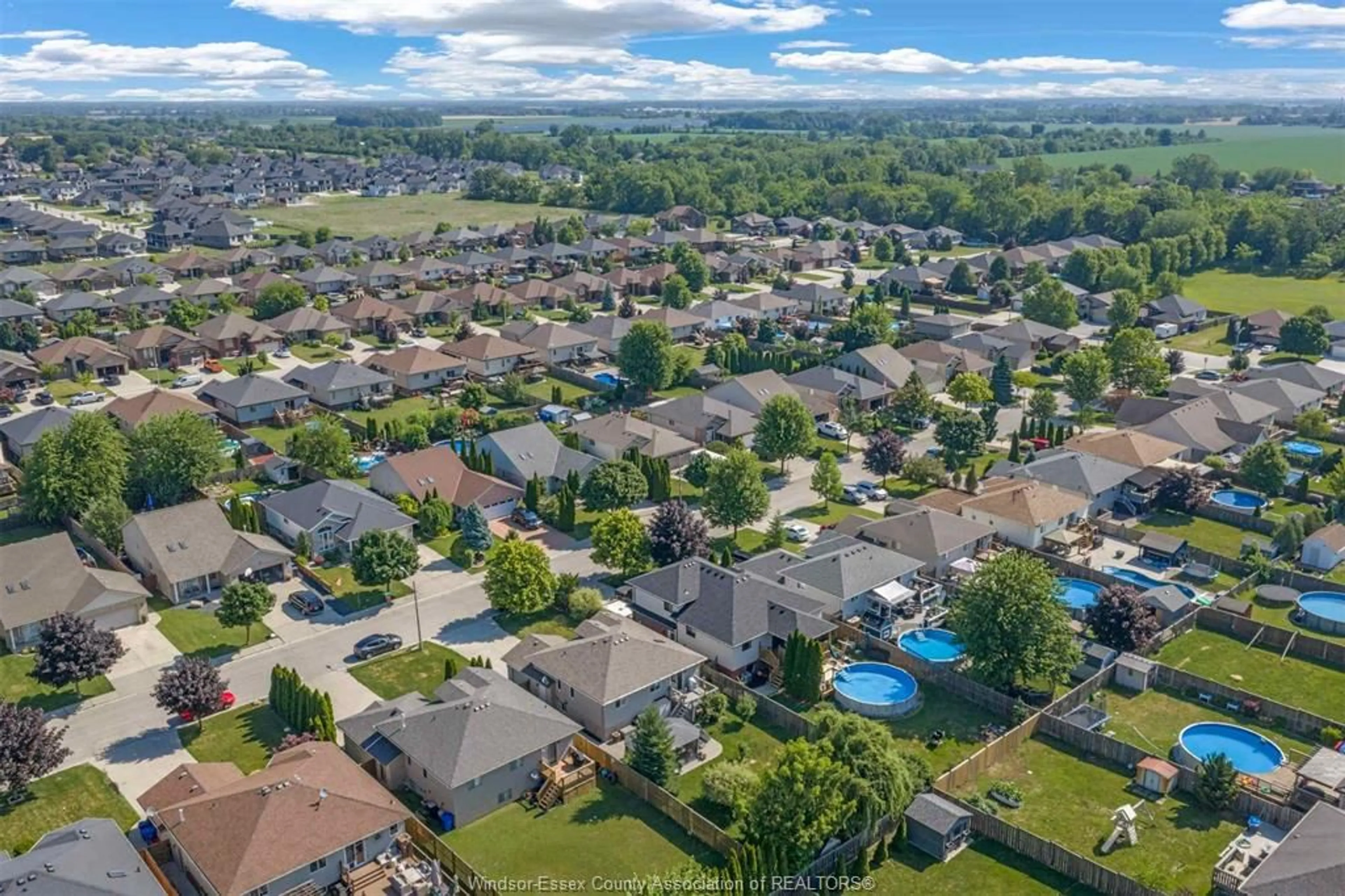 A pic from outside/outdoor area/front of a property/back of a property/a pic from drone, unknown for 429 McLellan Ave, Amherstburg Ontario N9V 4C8