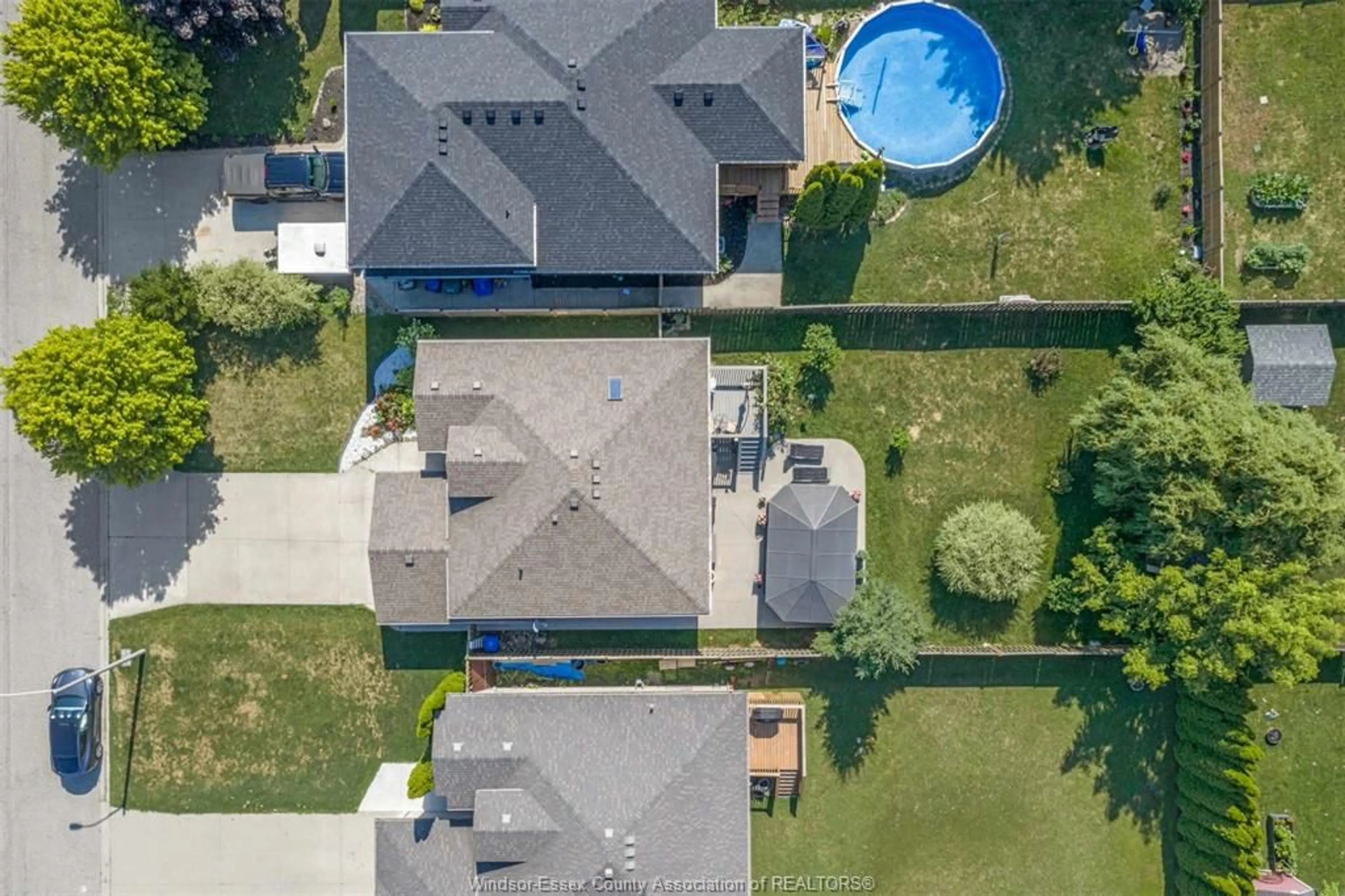 A pic from outside/outdoor area/front of a property/back of a property/a pic from drone, street for 429 McLellan Ave, Amherstburg Ontario N9V 4C8