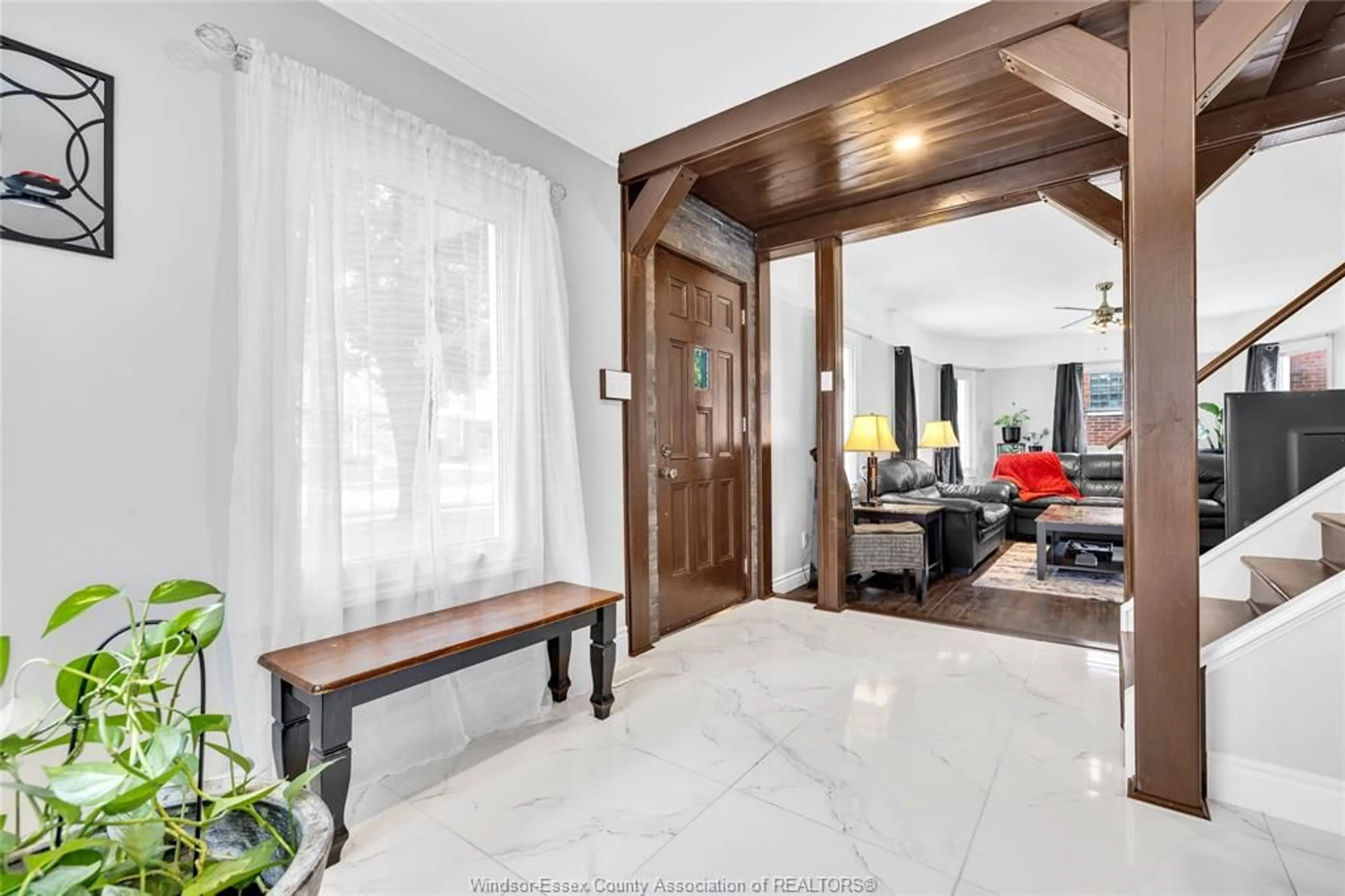 Indoor entryway for 2337 PARKWOOD Ave, Windsor Ontario N8W 2K3