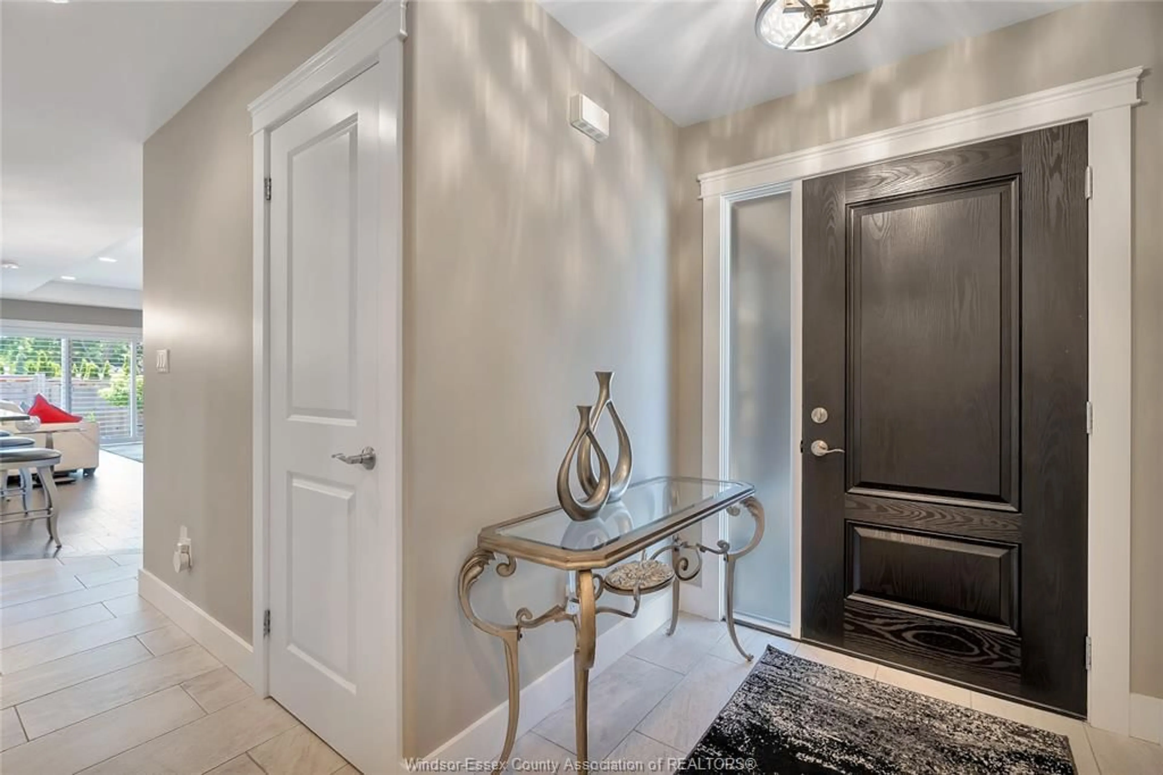 Indoor entryway for 13 CRANBERRY, Kingsville Ontario N9Y 0E9