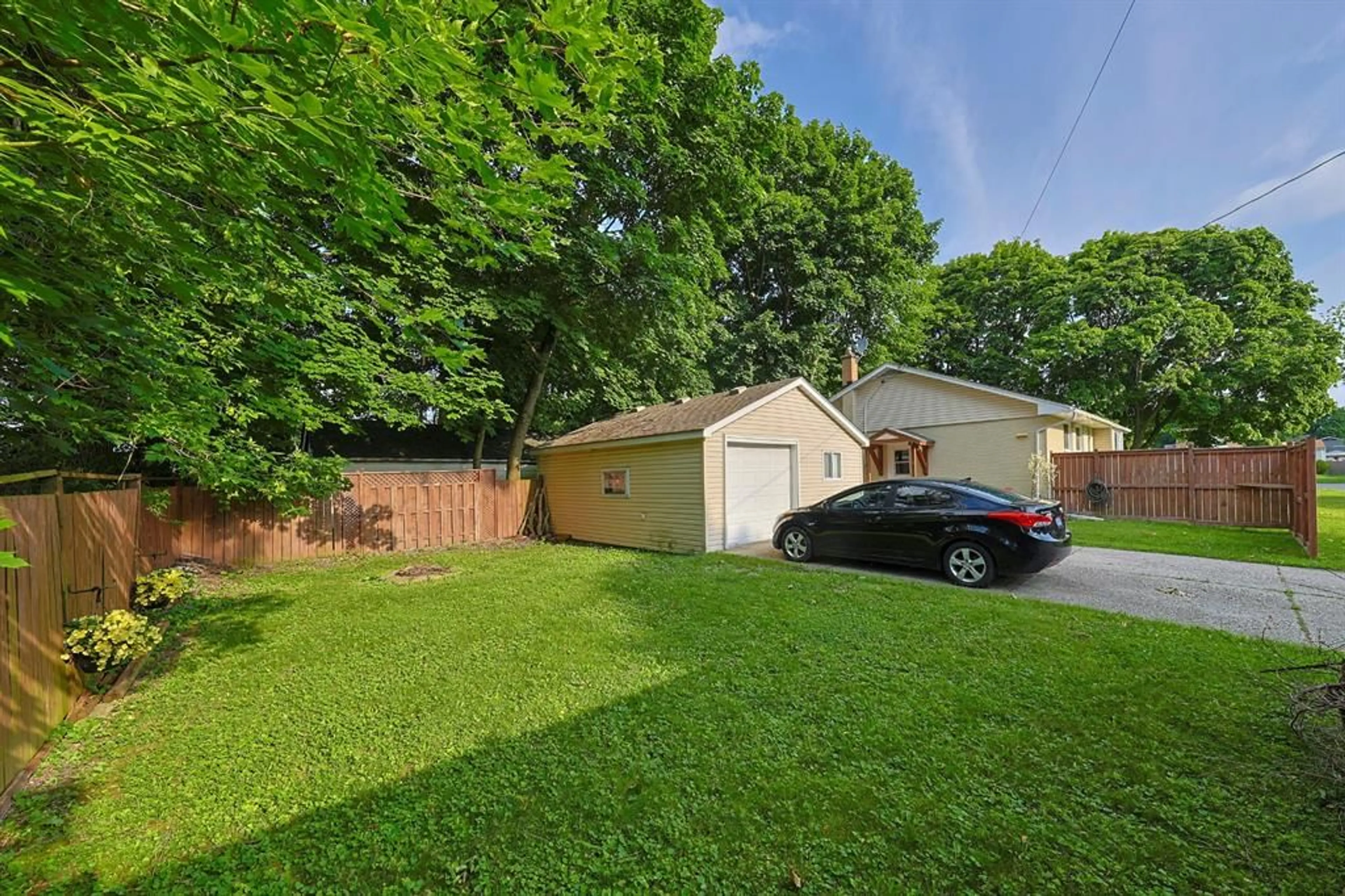 A pic from outside/outdoor area/front of a property/back of a property/a pic from drone, street for 755 Talfourd St, Sarnia Ontario N7T 1S1