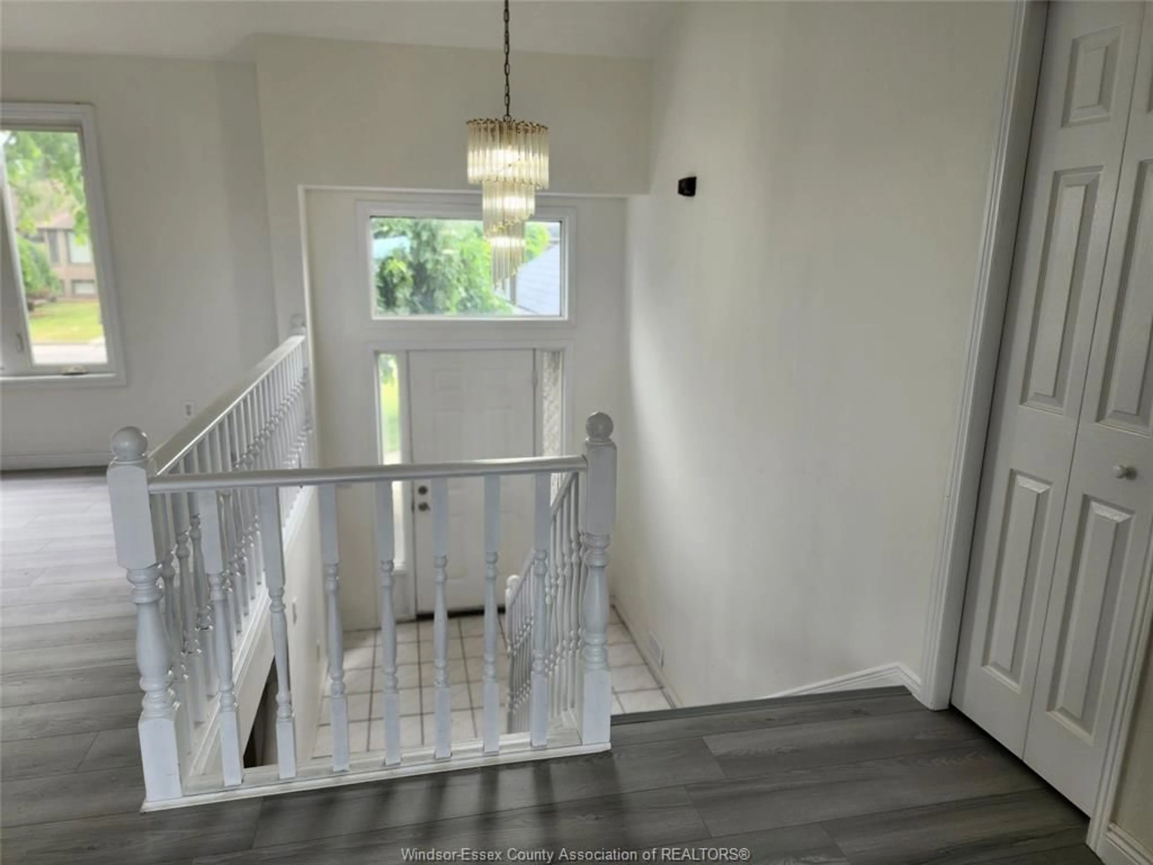 Indoor entryway for 12769 LEMIRE St, Tecumseh Ontario N8N 4V1