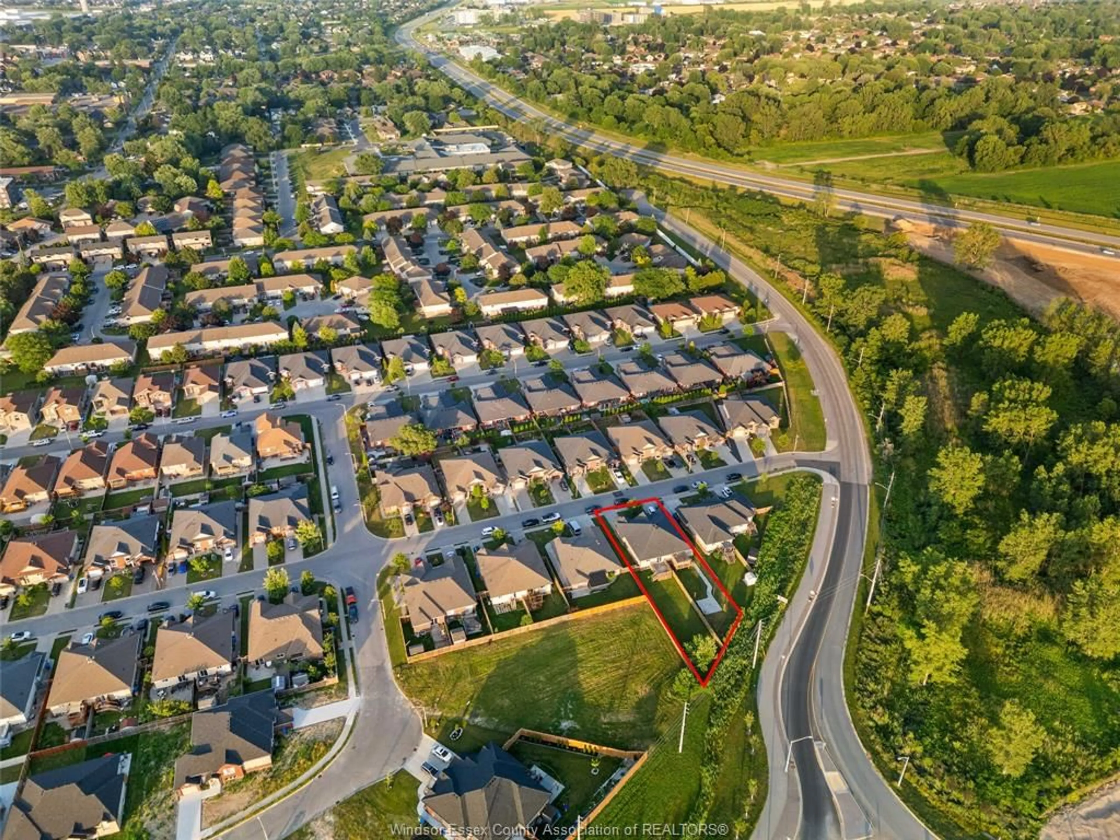 A pic from outside/outdoor area/front of a property/back of a property/a pic from drone, street for 3237 SEVILLE, Windsor Ontario N8M 0A3