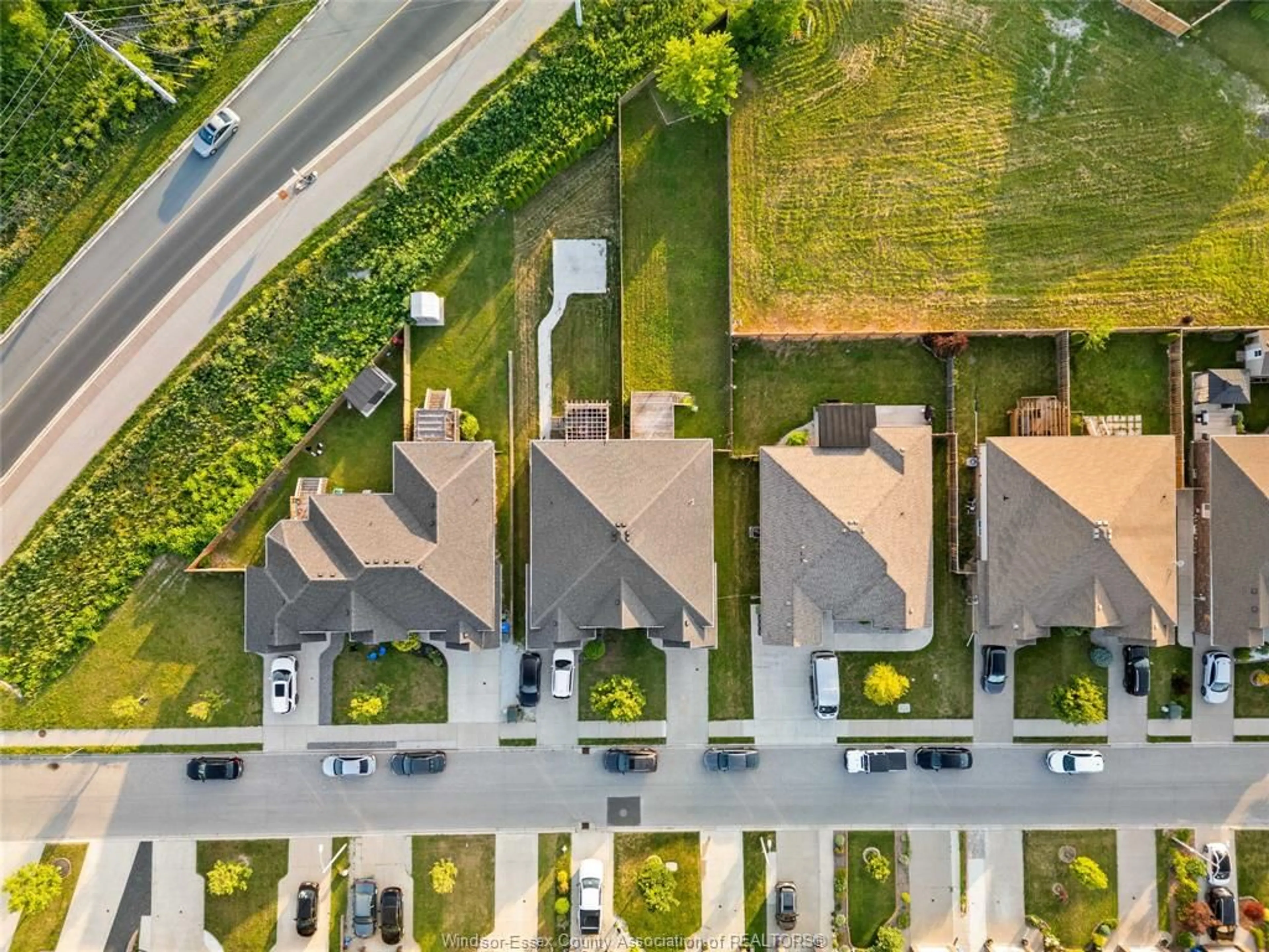 A pic from outside/outdoor area/front of a property/back of a property/a pic from drone, street for 3237 SEVILLE, Windsor Ontario N8M 0A3