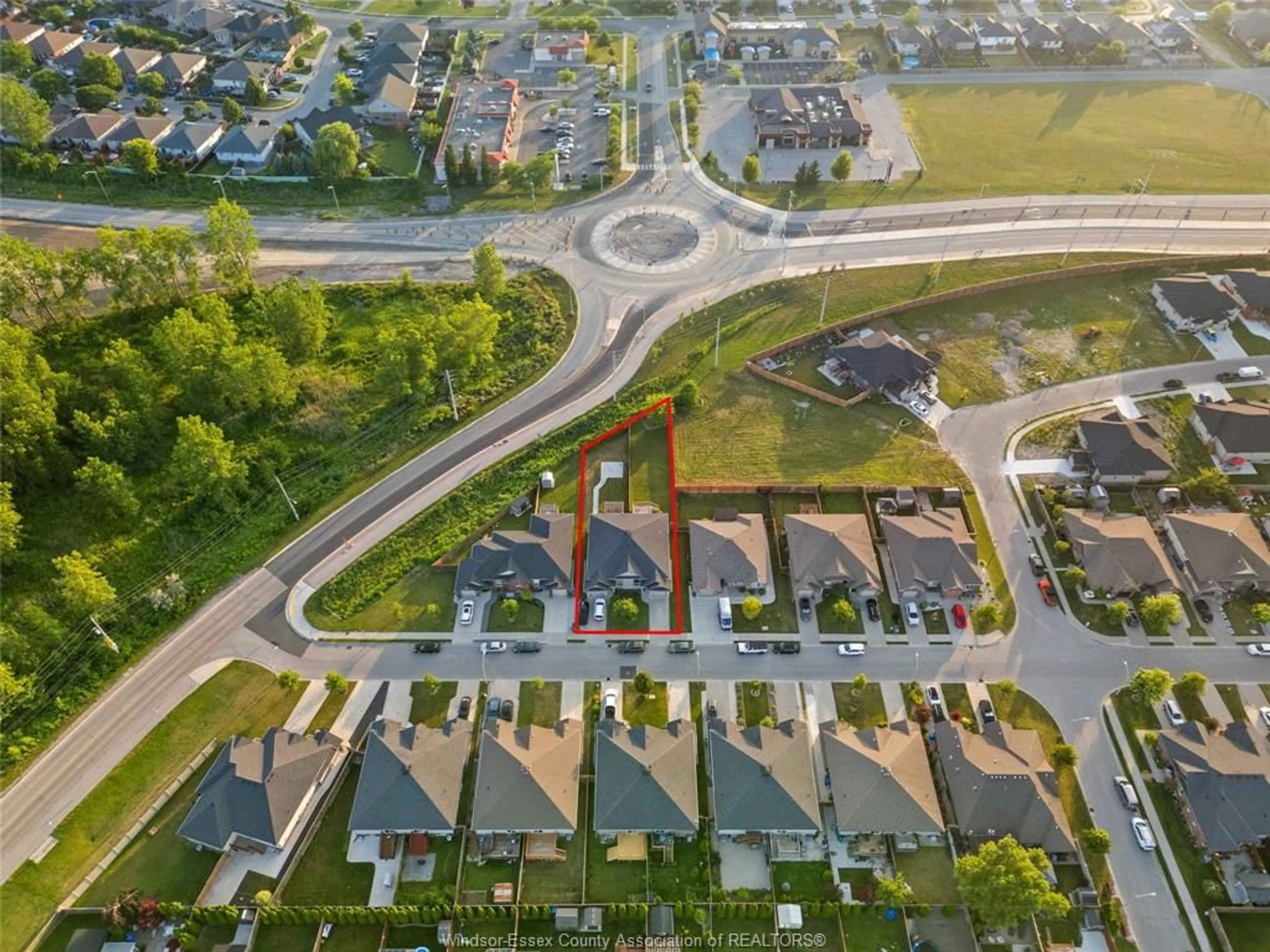 A pic from outside/outdoor area/front of a property/back of a property/a pic from drone, street for 3237 SEVILLE, Windsor Ontario N8M 0A3