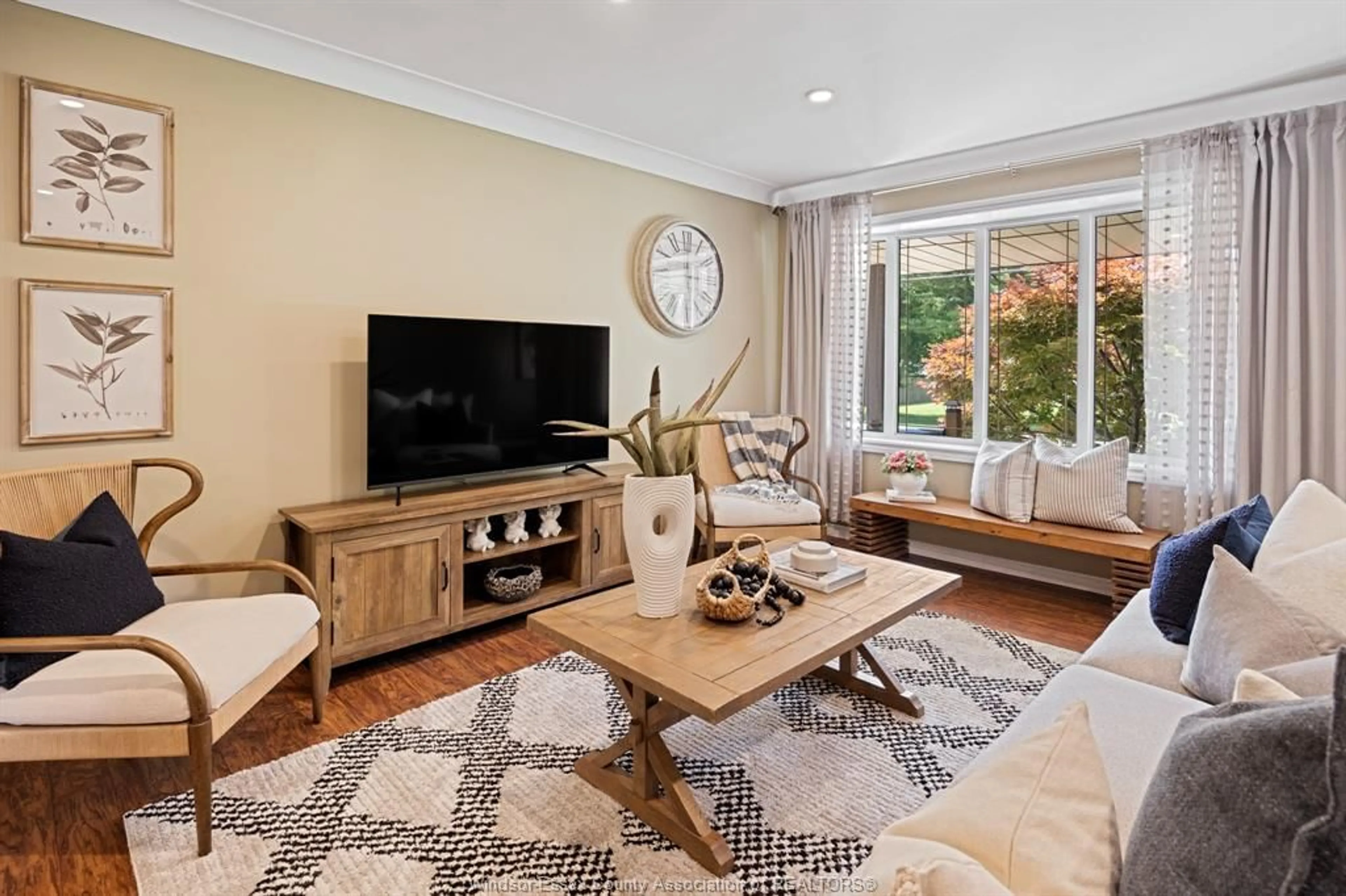 Living room with furniture, unknown for 5860 ABBOTT St, LaSalle Ontario N9J 2K4