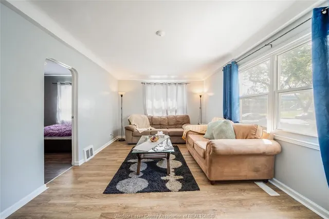 473 INDIAN Rd, Windsor 5