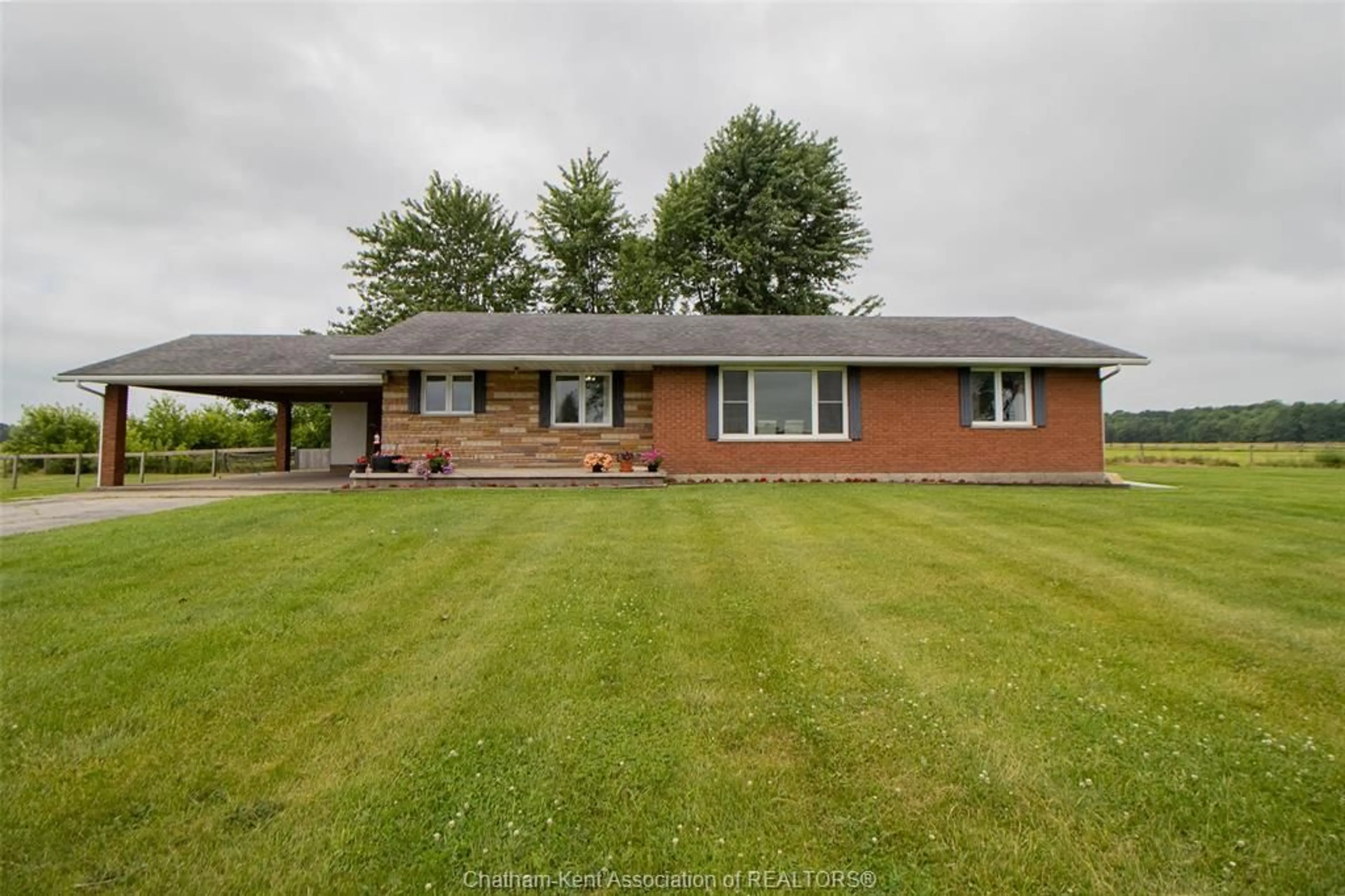 A pic from outside/outdoor area/front of a property/back of a property/a pic from drone, unknown for 12825 GRAHAM Rd, West Lorne Ontario N0L 2P0