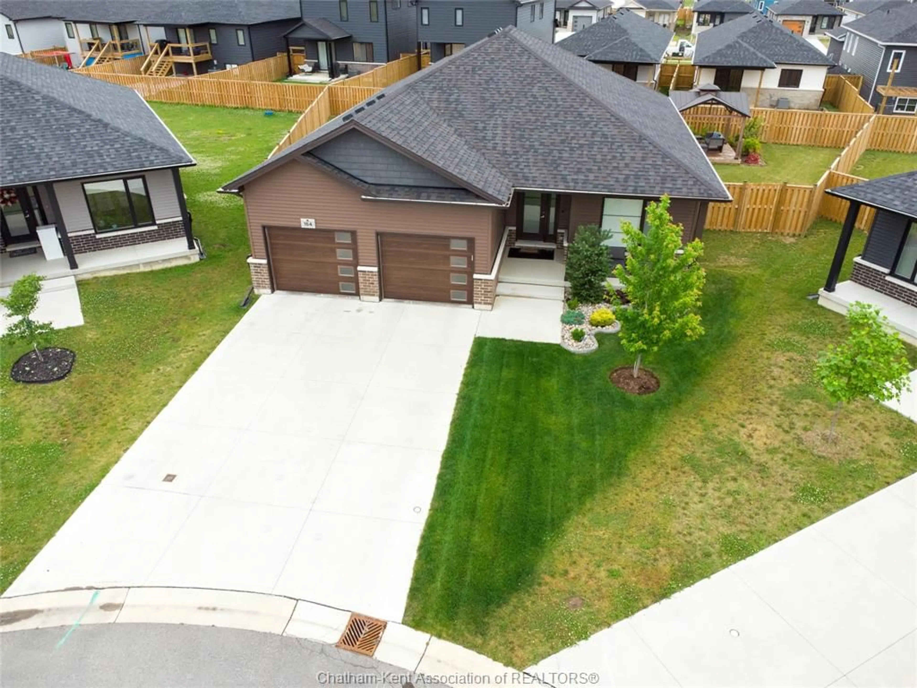 A pic from outside/outdoor area/front of a property/back of a property/a pic from drone, street for 164 GRASSLAND Grove, Chatham Ontario N7M 0S5