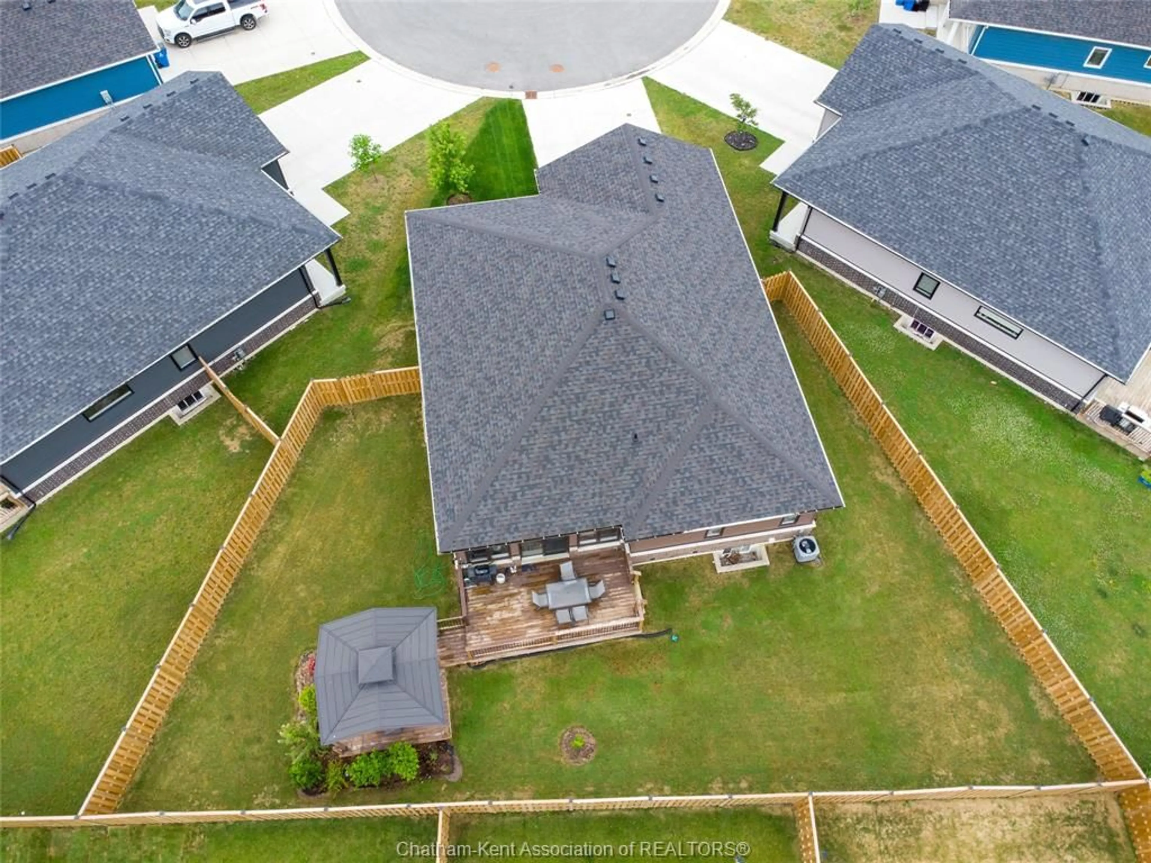 A pic from outside/outdoor area/front of a property/back of a property/a pic from drone, unknown for 164 GRASSLAND Grove, Chatham Ontario N7M 0S5