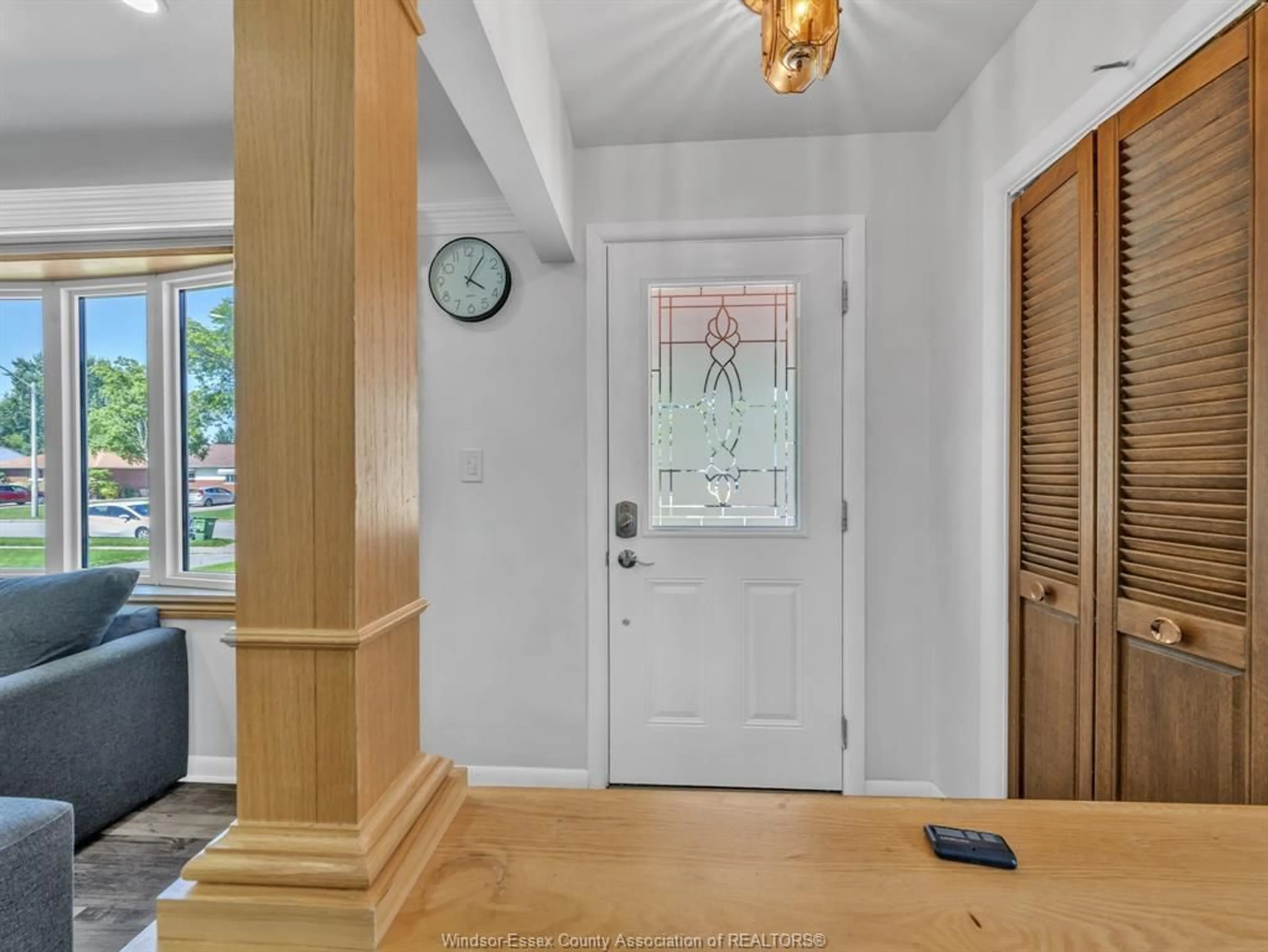 Indoor entryway for 3551 DOMINION Blvd, Windsor Ontario N9E 2P1