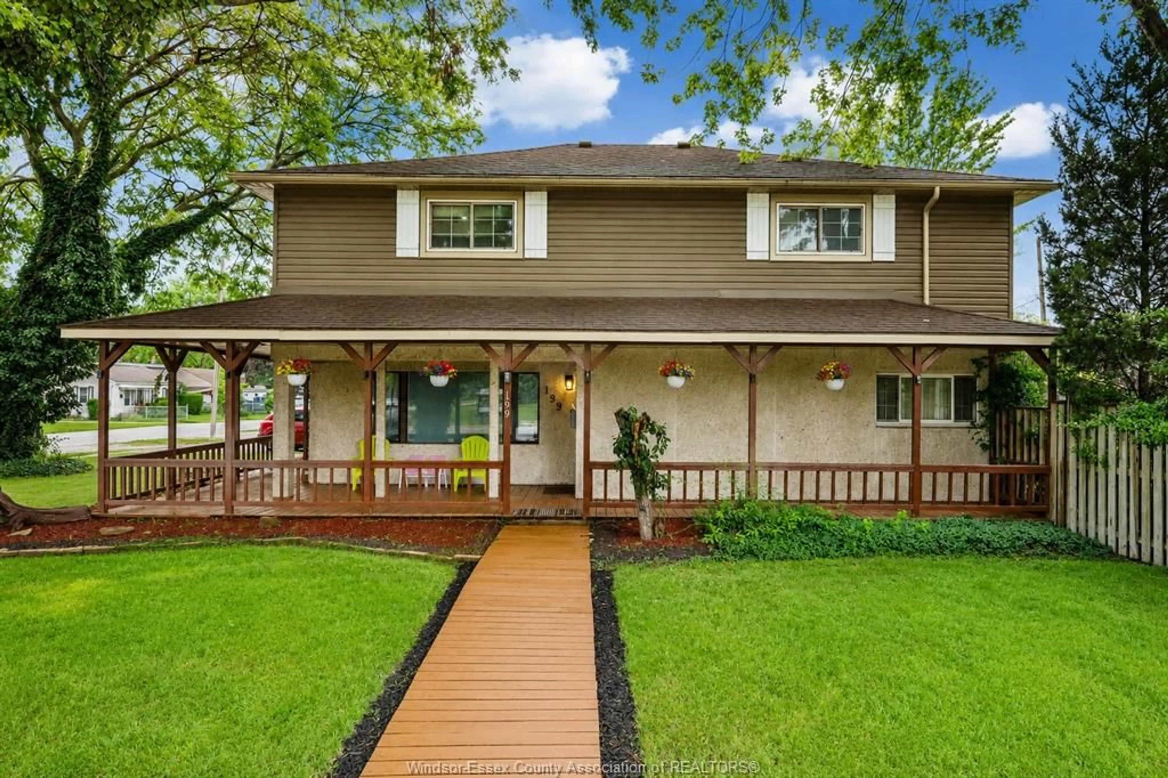 Home with vinyl exterior material, street for 199 SACRED HEART Dr, LaSalle Ontario N9J 1S6