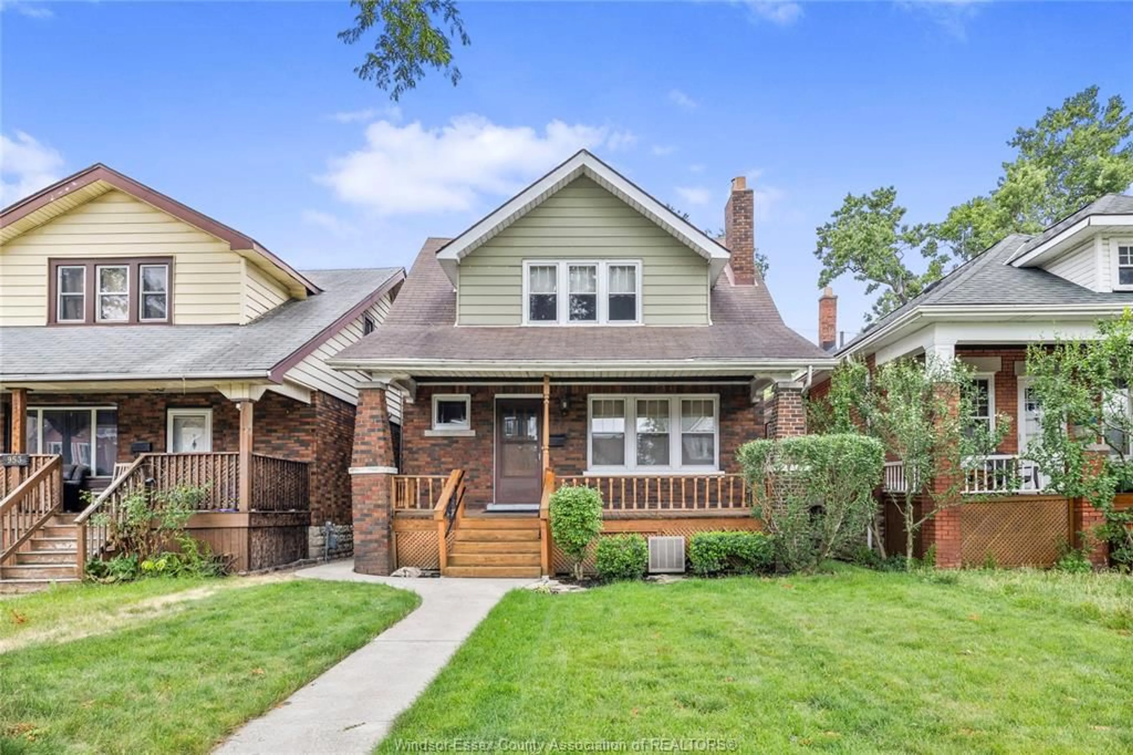 Home with brick exterior material, street for 947 BRUCE Ave, Windsor Ontario N9A 4X8