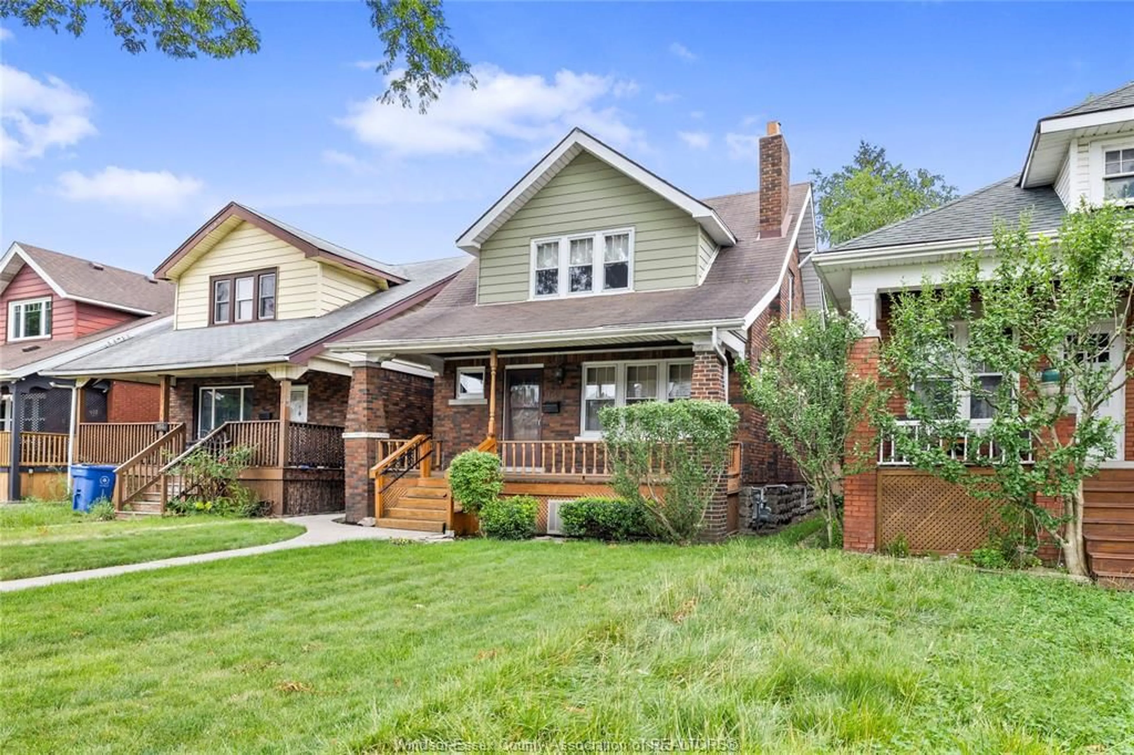 Home with brick exterior material, street for 947 BRUCE Ave, Windsor Ontario N9A 4X8